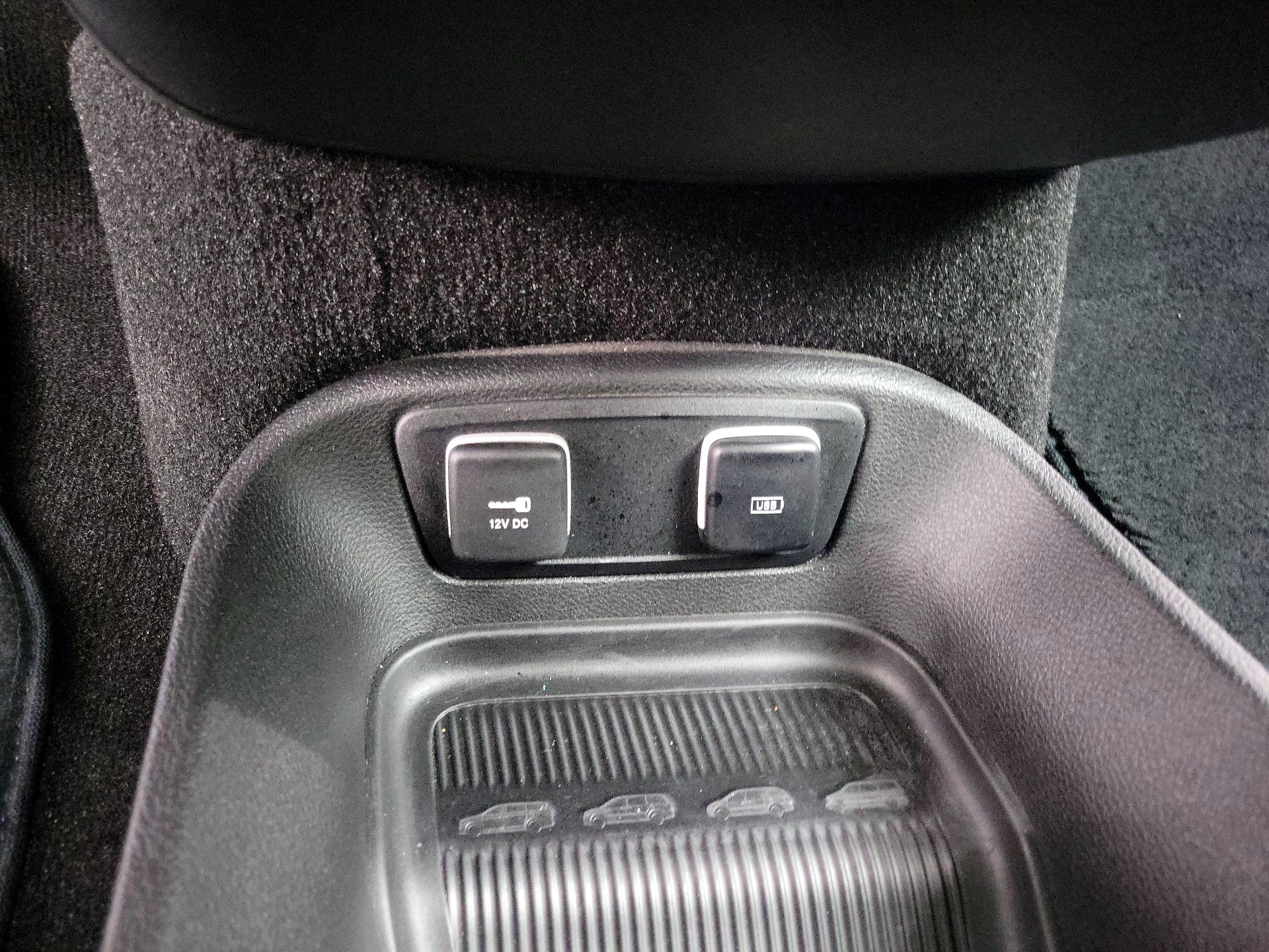 Thumbnail: 2019 Chrysler Pacifica - 19