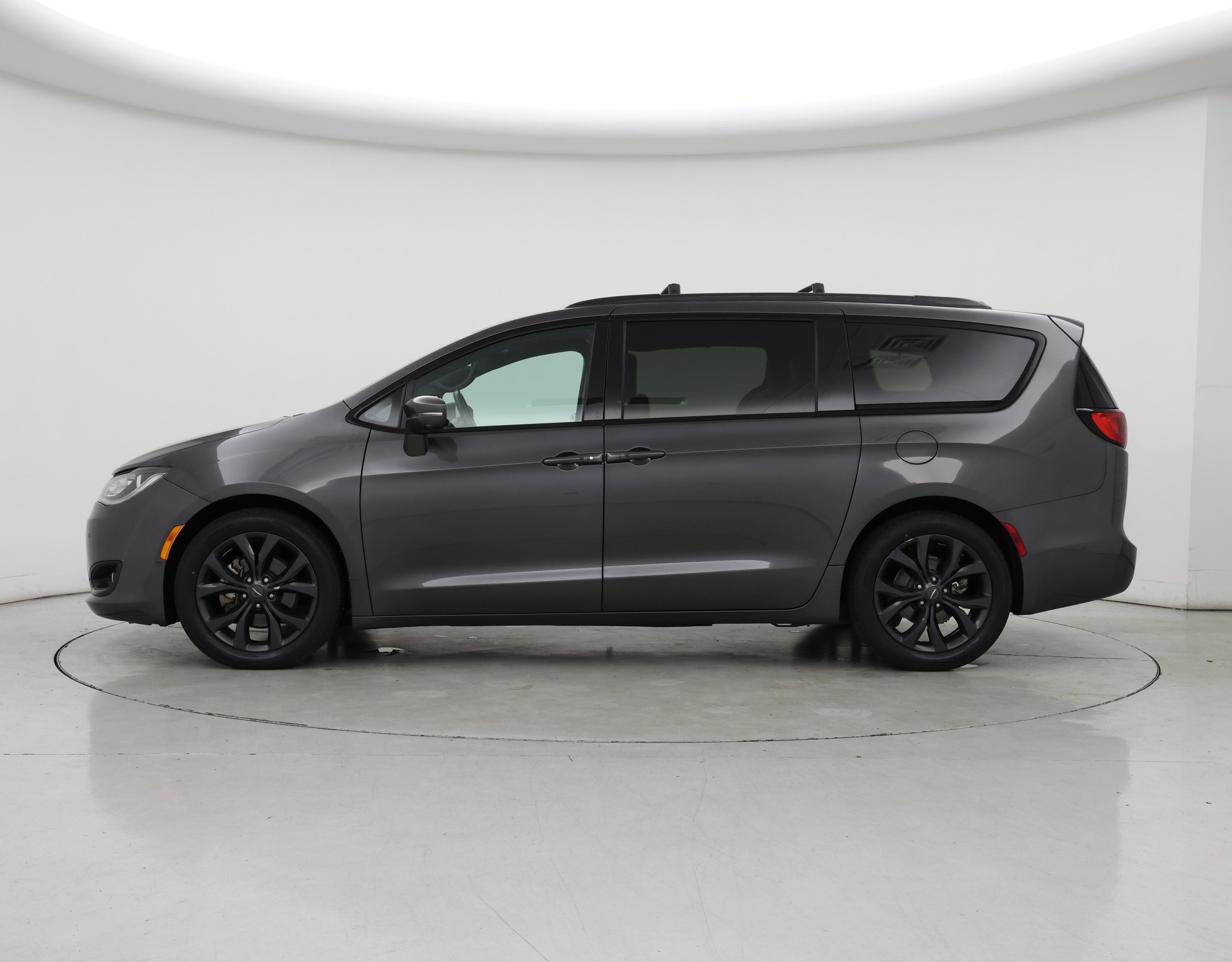 Thumbnail: 2019 Chrysler Pacifica - 3