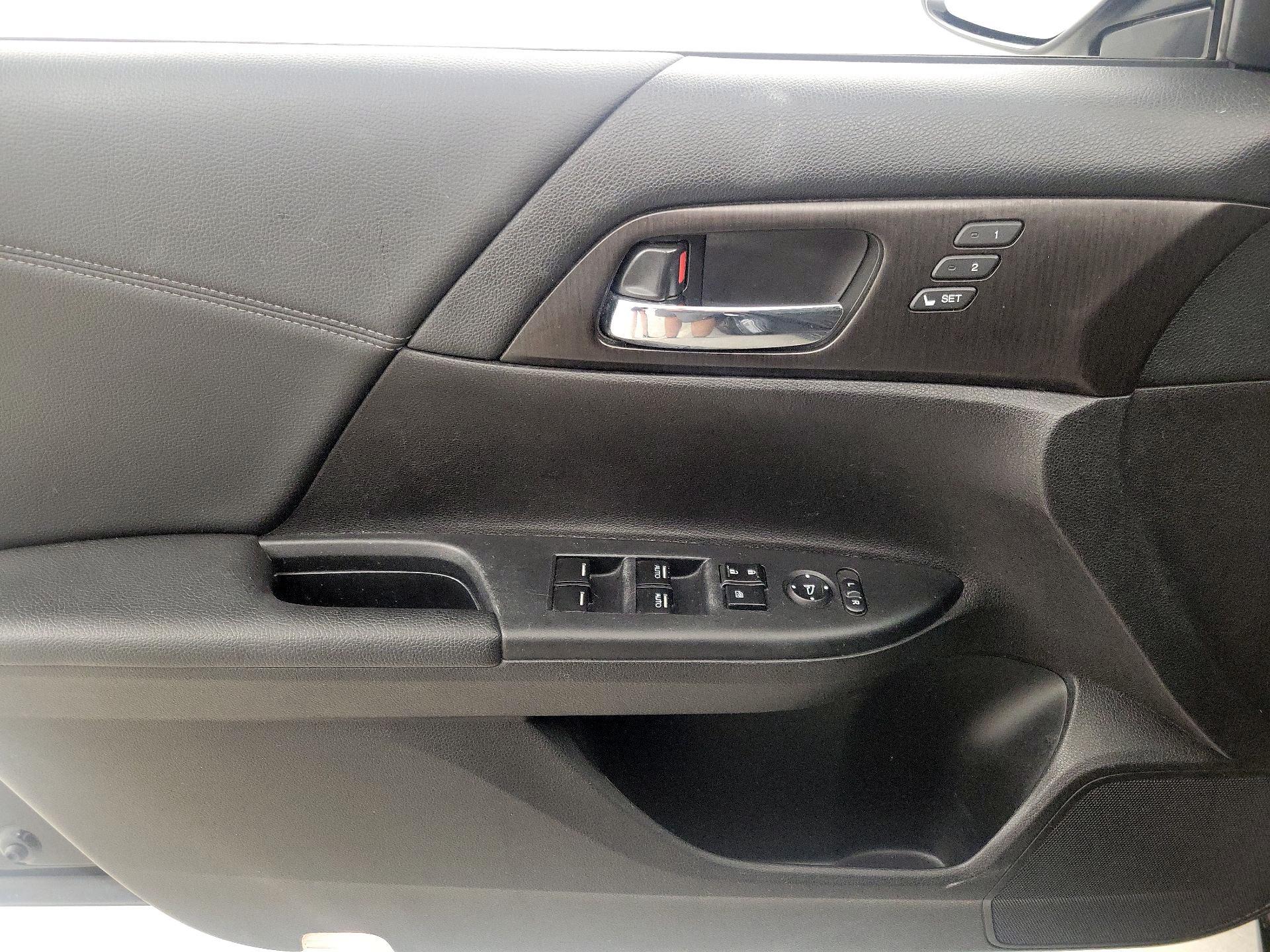Thumbnail: 2015 Honda Accord - 12
