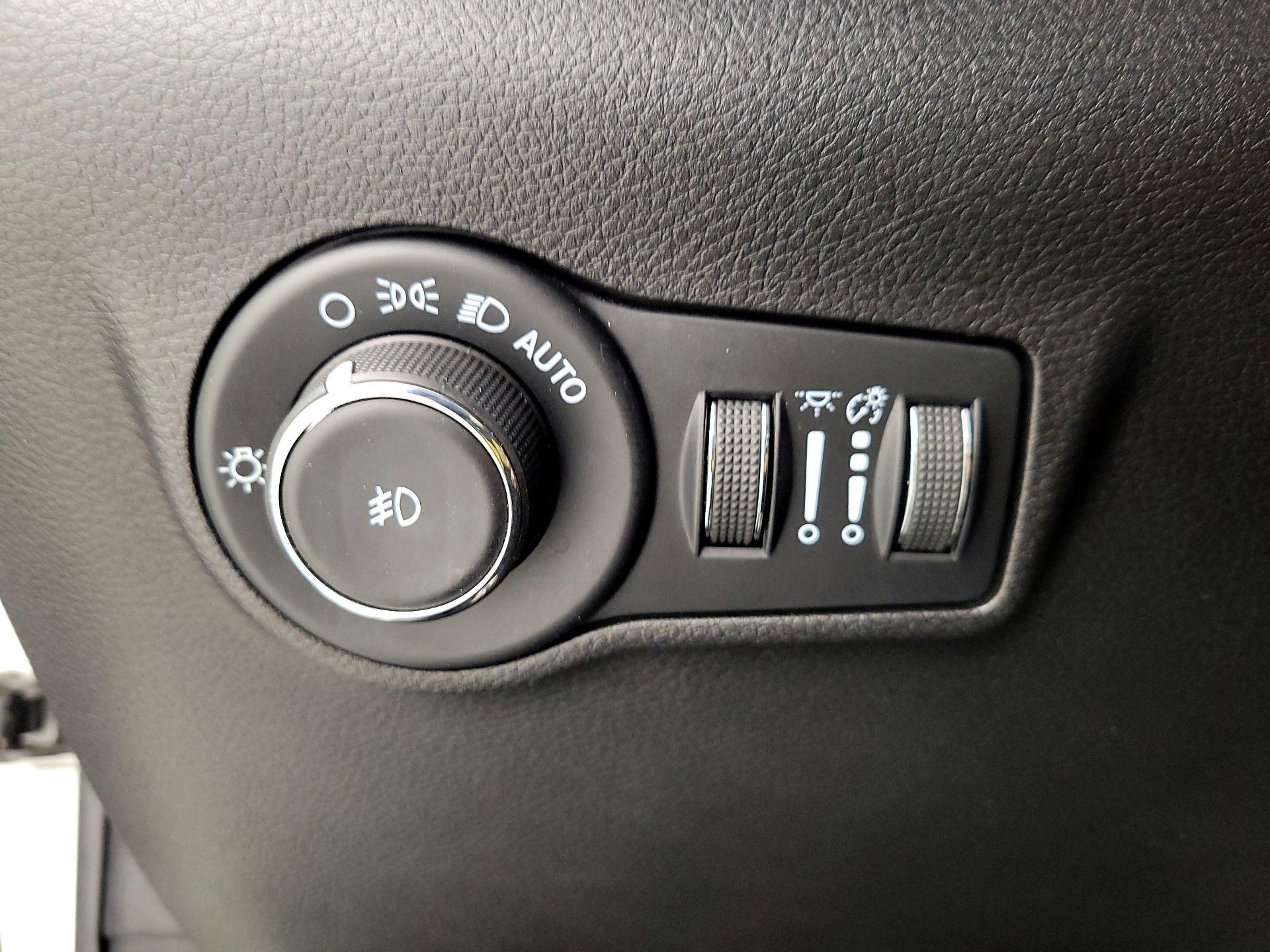 Thumbnail: 2022 Jeep Compass - 13