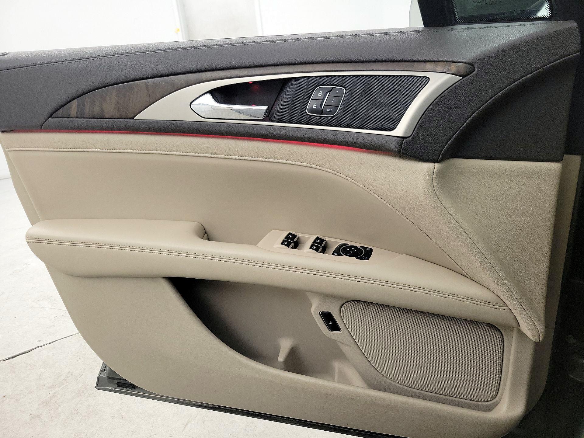 Thumbnail: 2017 Lincoln MKZ - 12
