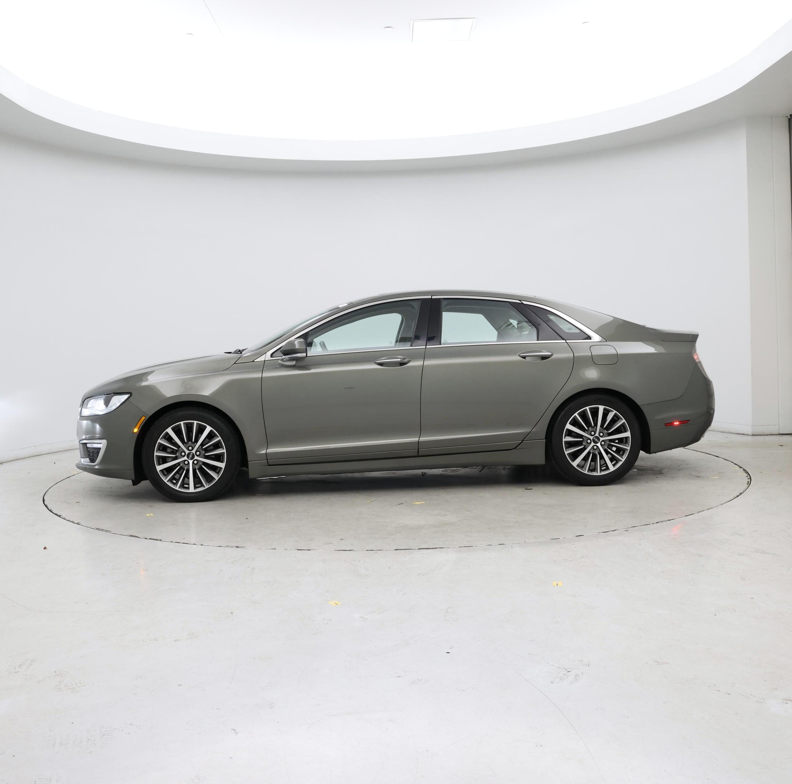 Thumbnail: 2017 Lincoln MKZ - 3