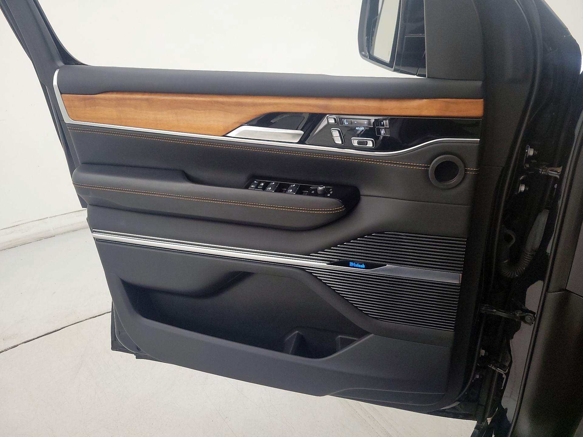 Thumbnail: 2022 Jeep Grand Wagoneer - 12