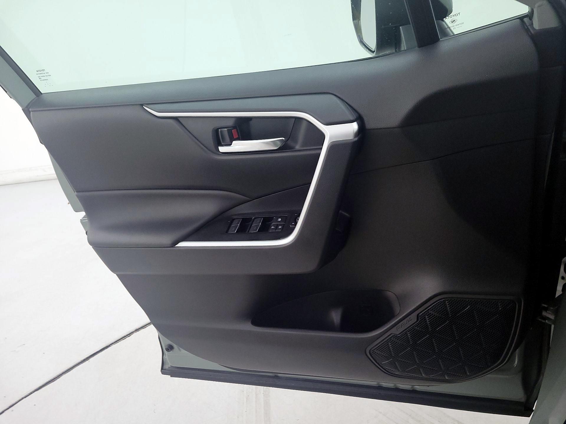 Thumbnail: 2022 Toyota RAV4 - 12