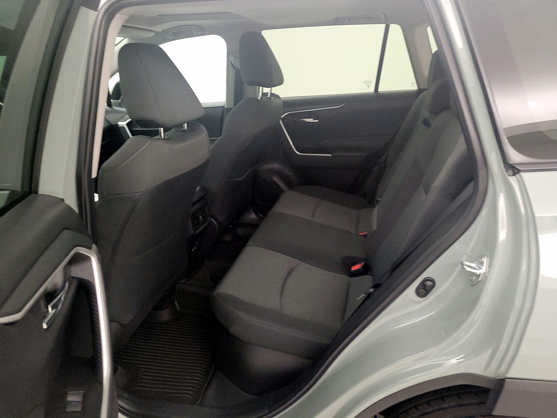 Thumbnail: 2022 Toyota RAV4 - 18