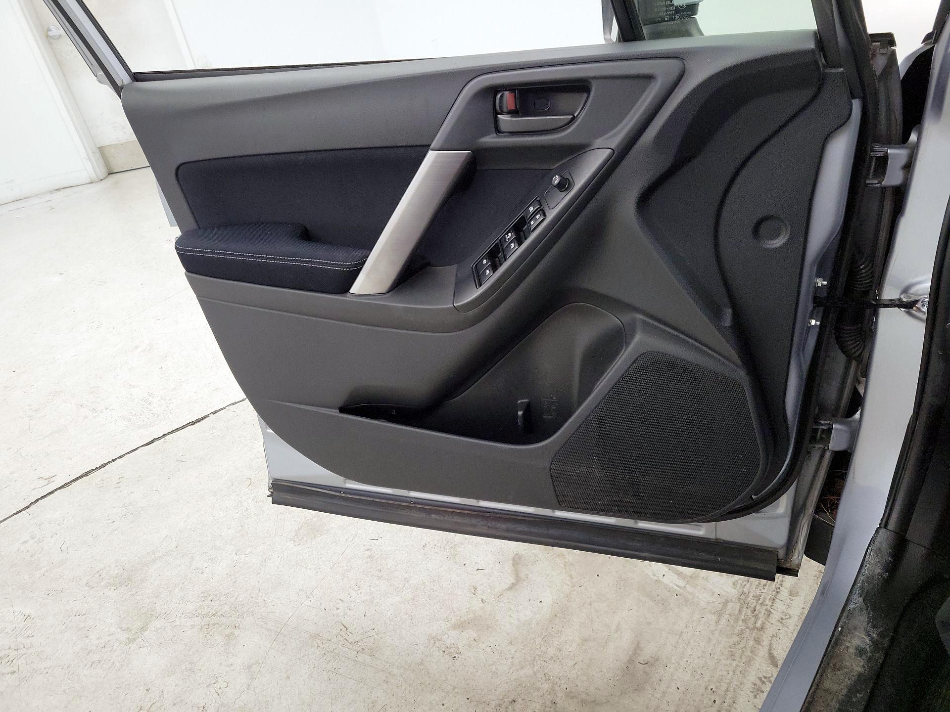 Thumbnail: 2015 Subaru Forester - 12