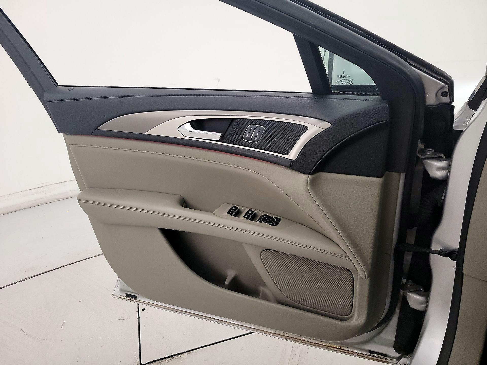 Thumbnail: 2017 Lincoln MKZ - 12