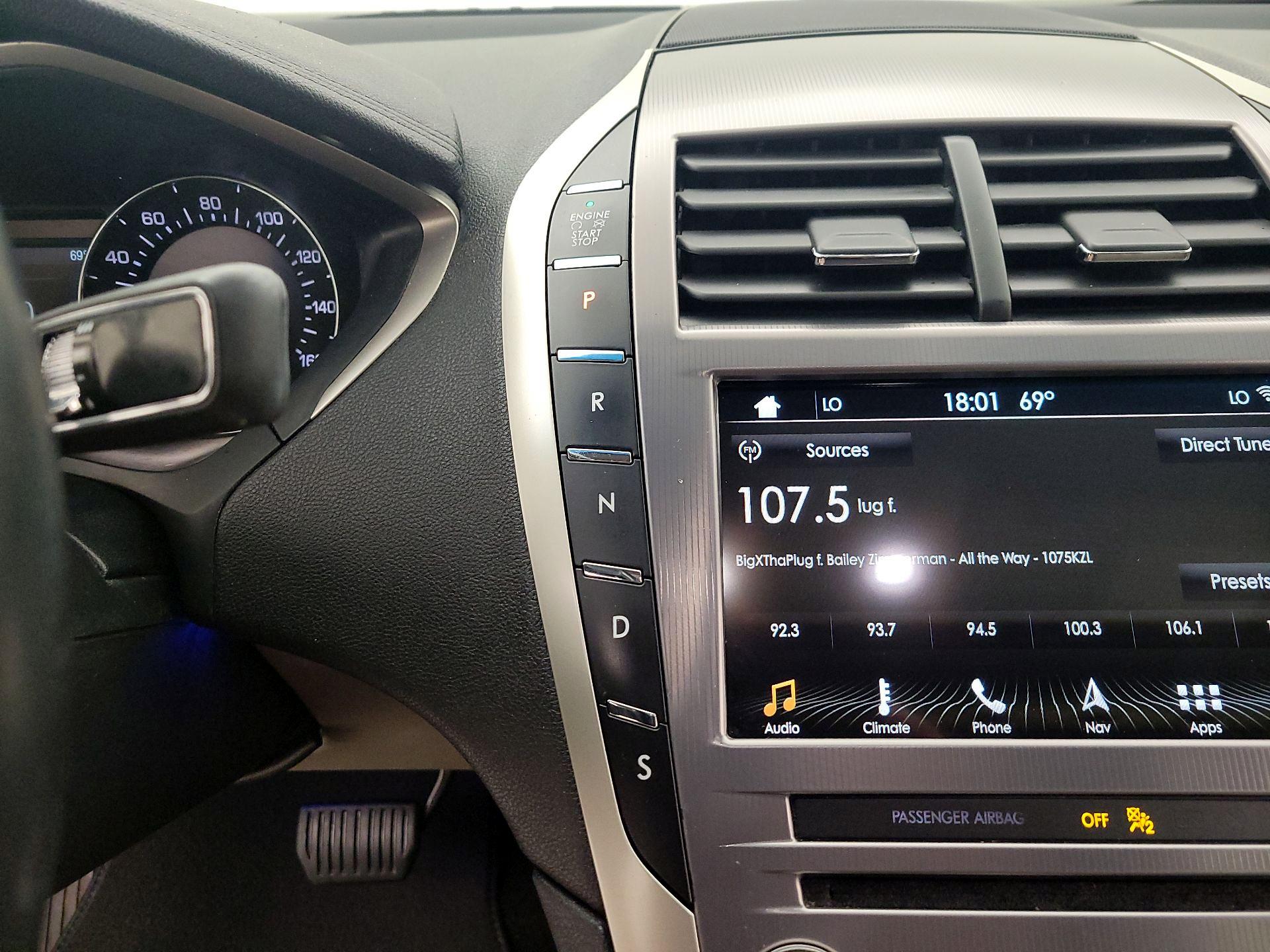 Thumbnail: 2017 Lincoln MKZ - 18