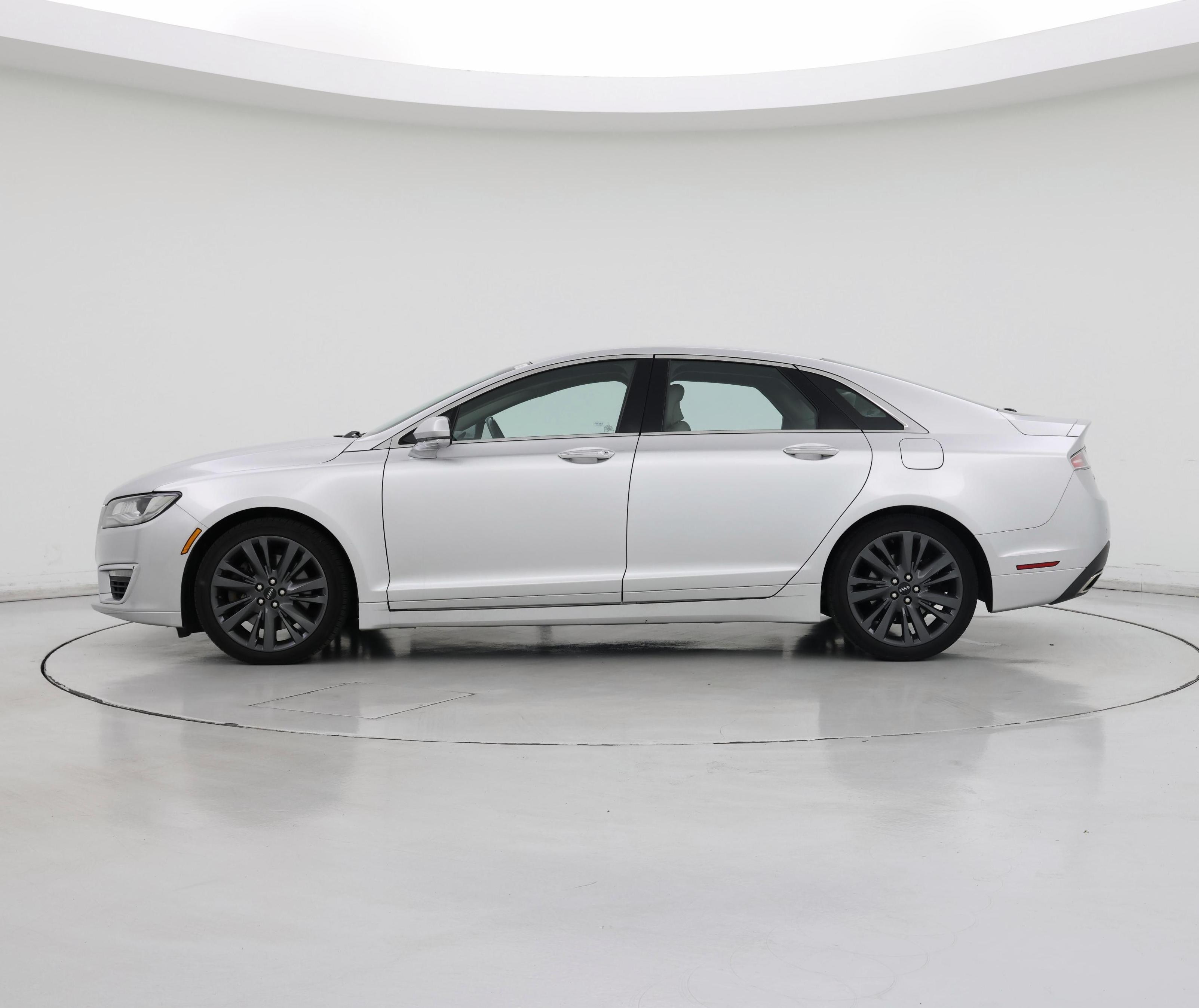 Thumbnail: 2017 Lincoln MKZ - 3