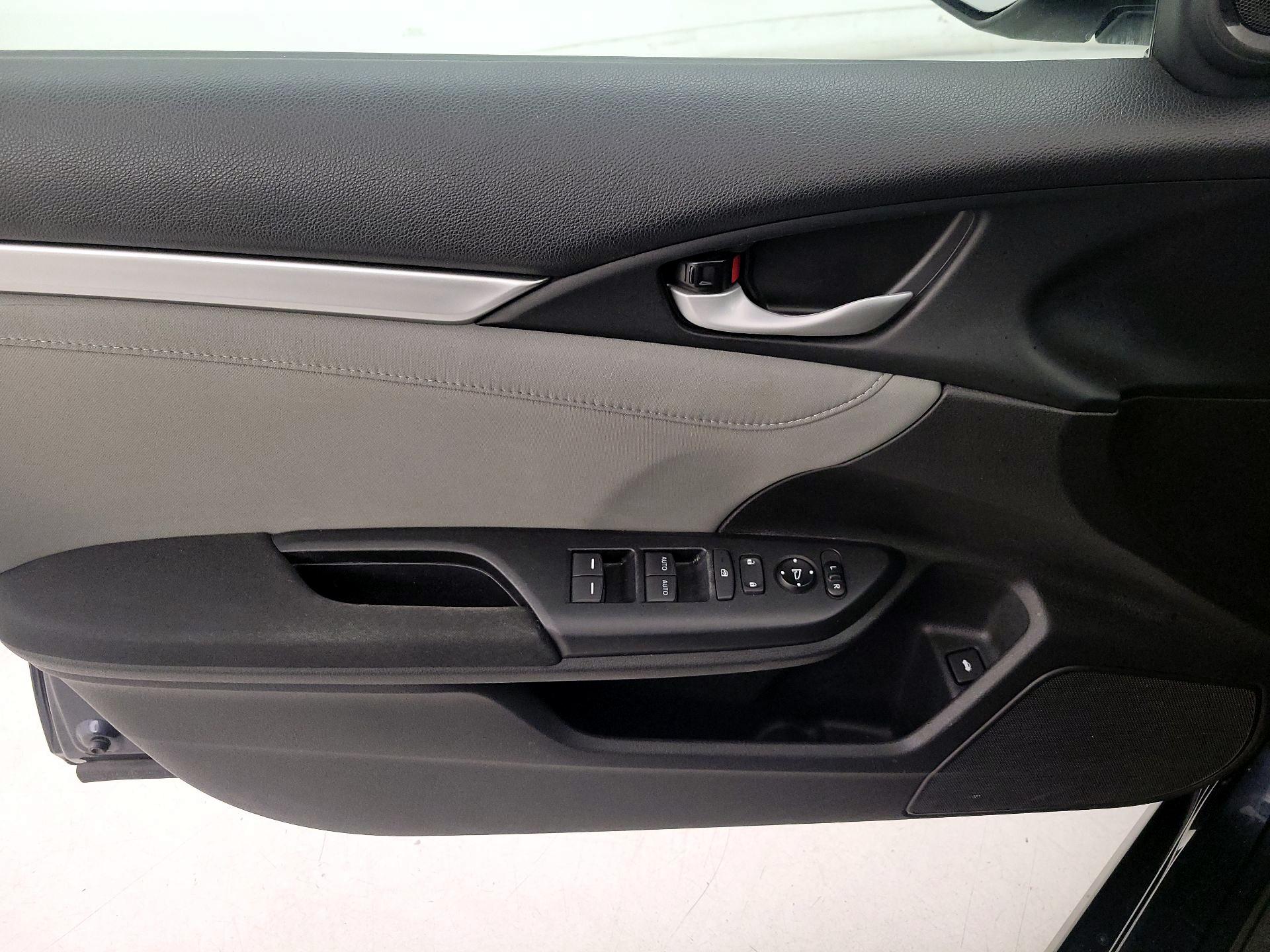 Thumbnail: 2016 Honda Civic - 12