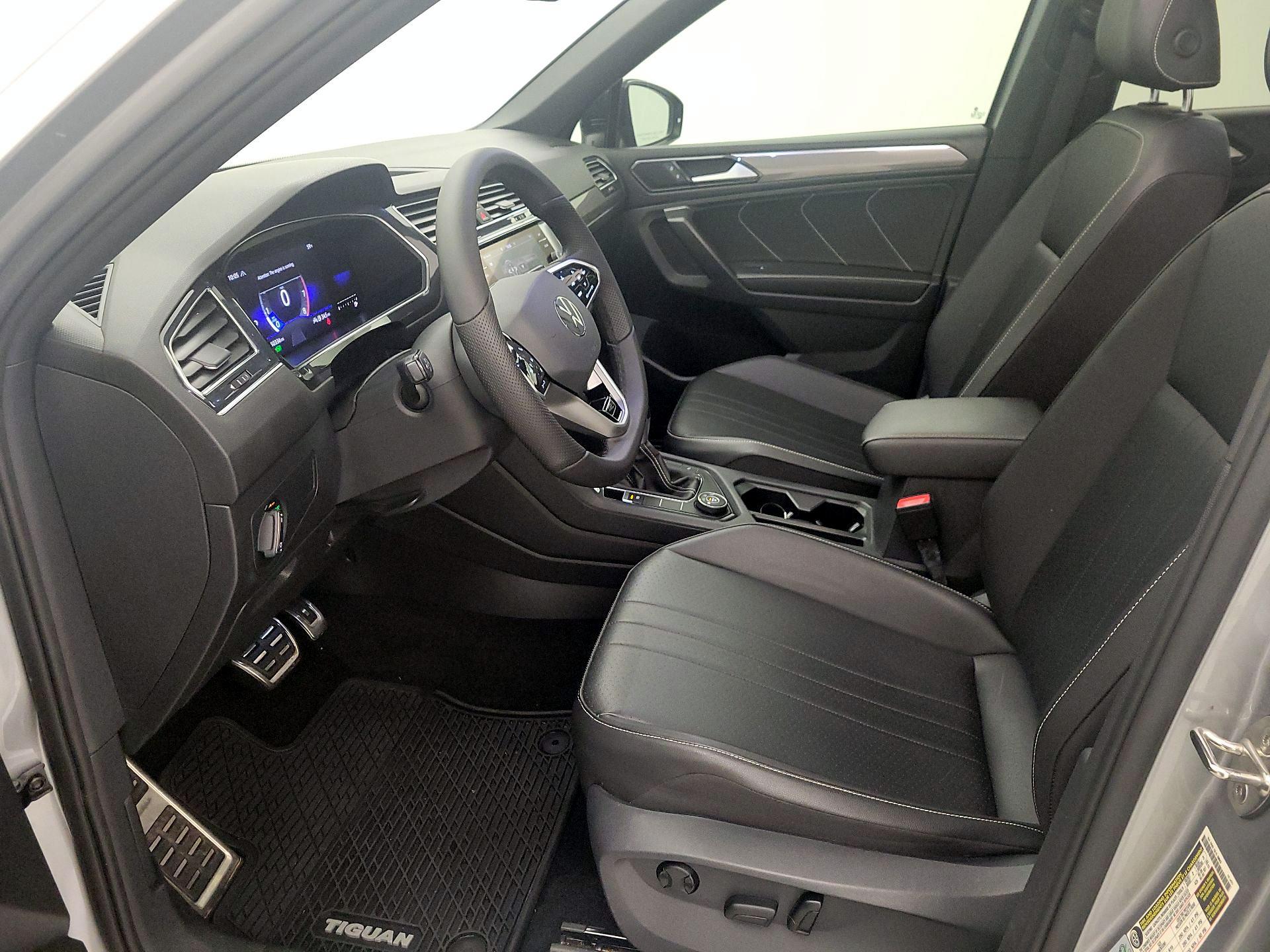 Thumbnail: 2022 Volkswagen Tiguan - 11
