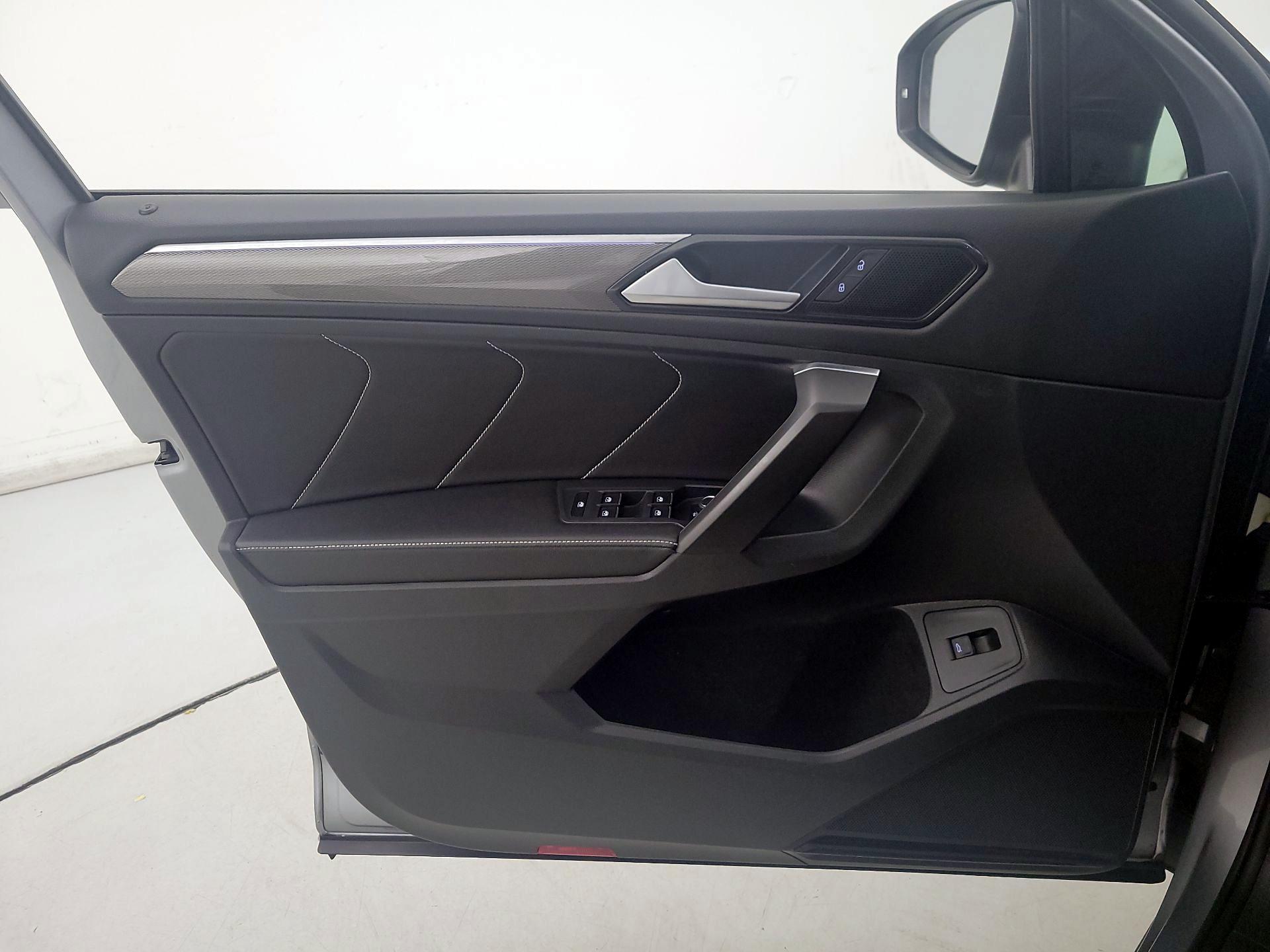 Thumbnail: 2022 Volkswagen Tiguan - 12