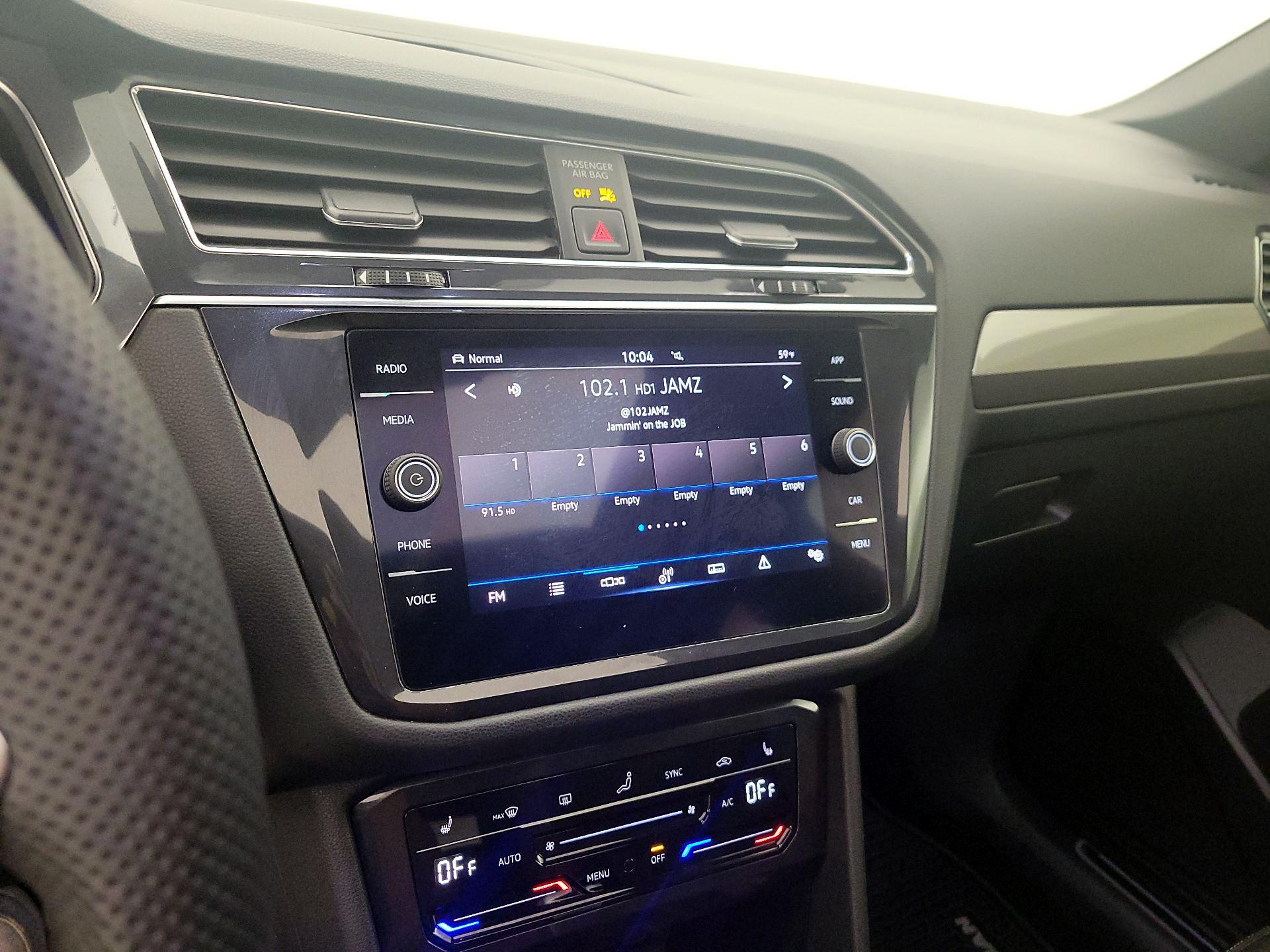 Thumbnail: 2022 Volkswagen Tiguan - 15