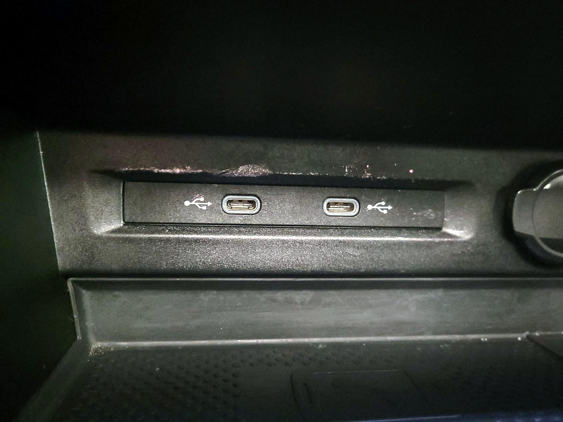 Thumbnail: 2022 Volkswagen Tiguan - 18