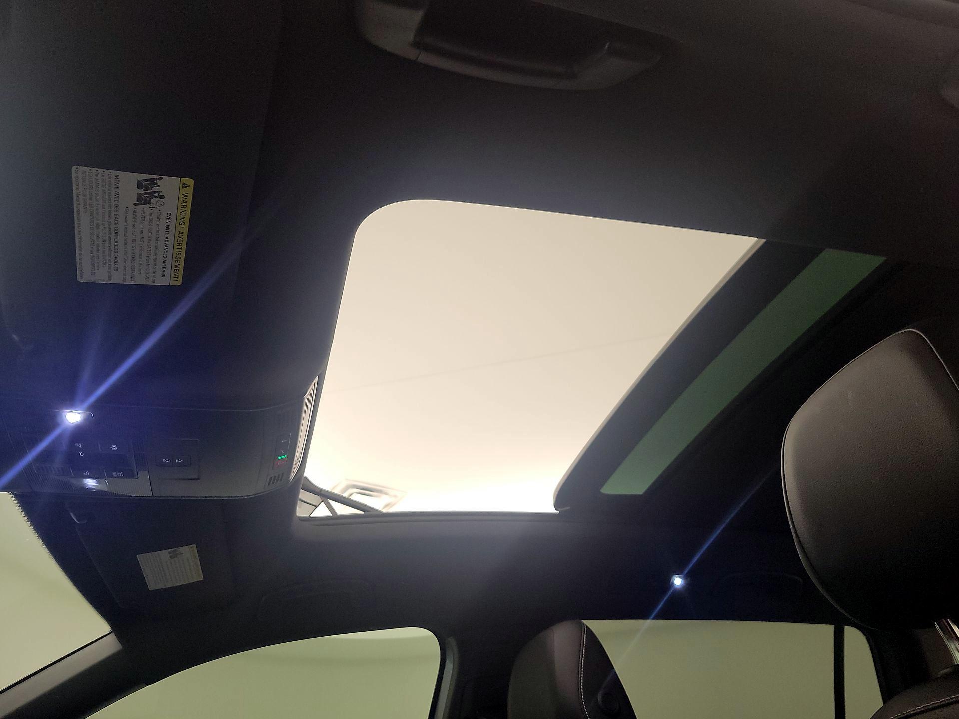 Thumbnail: 2022 Volkswagen Tiguan - 19