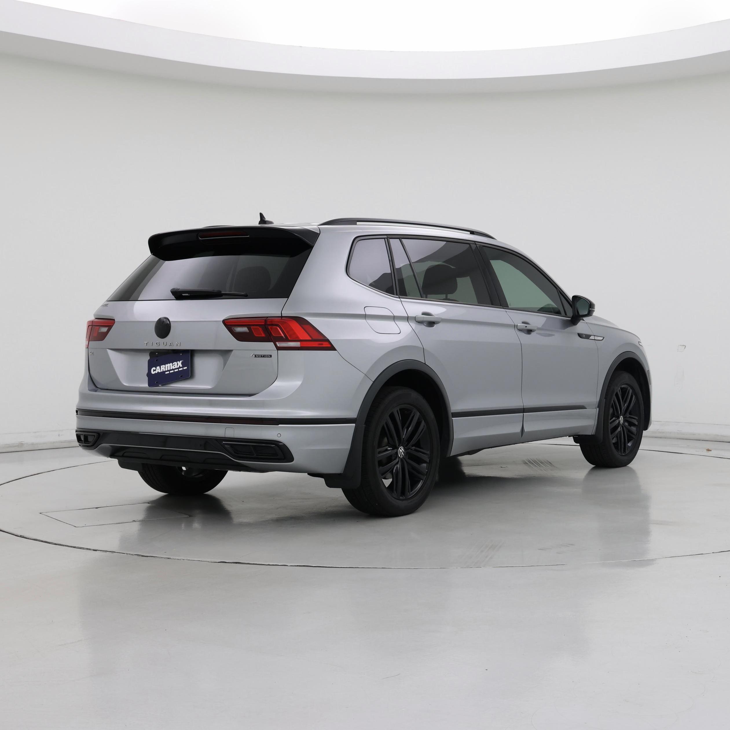 Thumbnail: 2022 Volkswagen Tiguan - 8