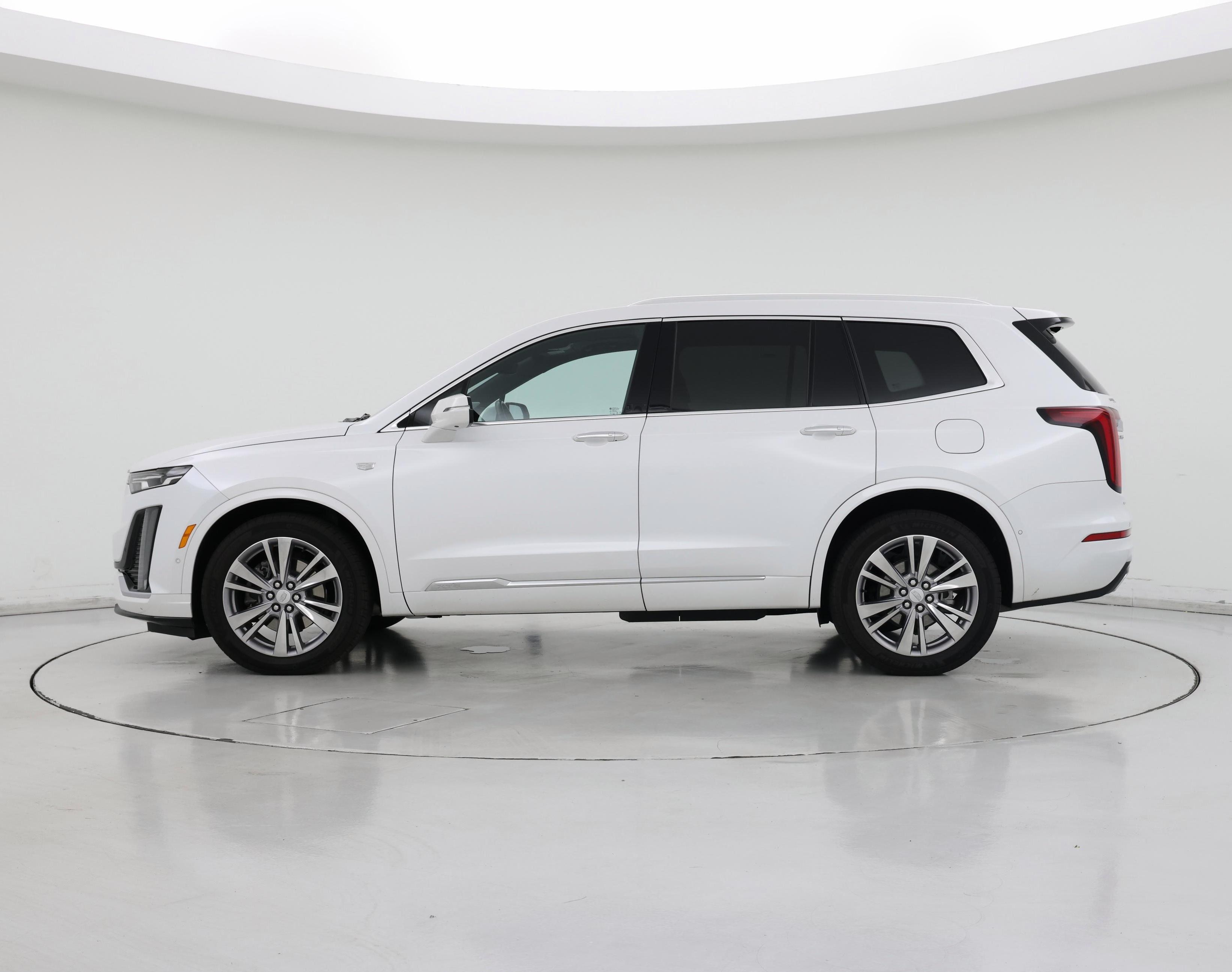 Thumbnail: 2024 Cadillac XT6 - 3