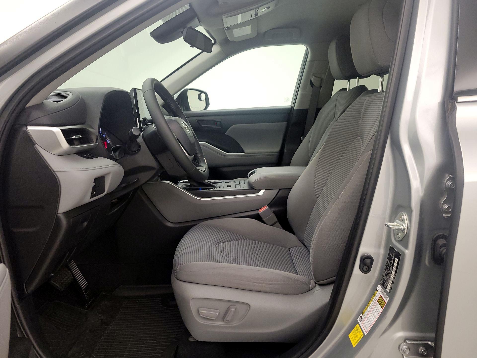 Thumbnail: 2022 Toyota Highlander - 11