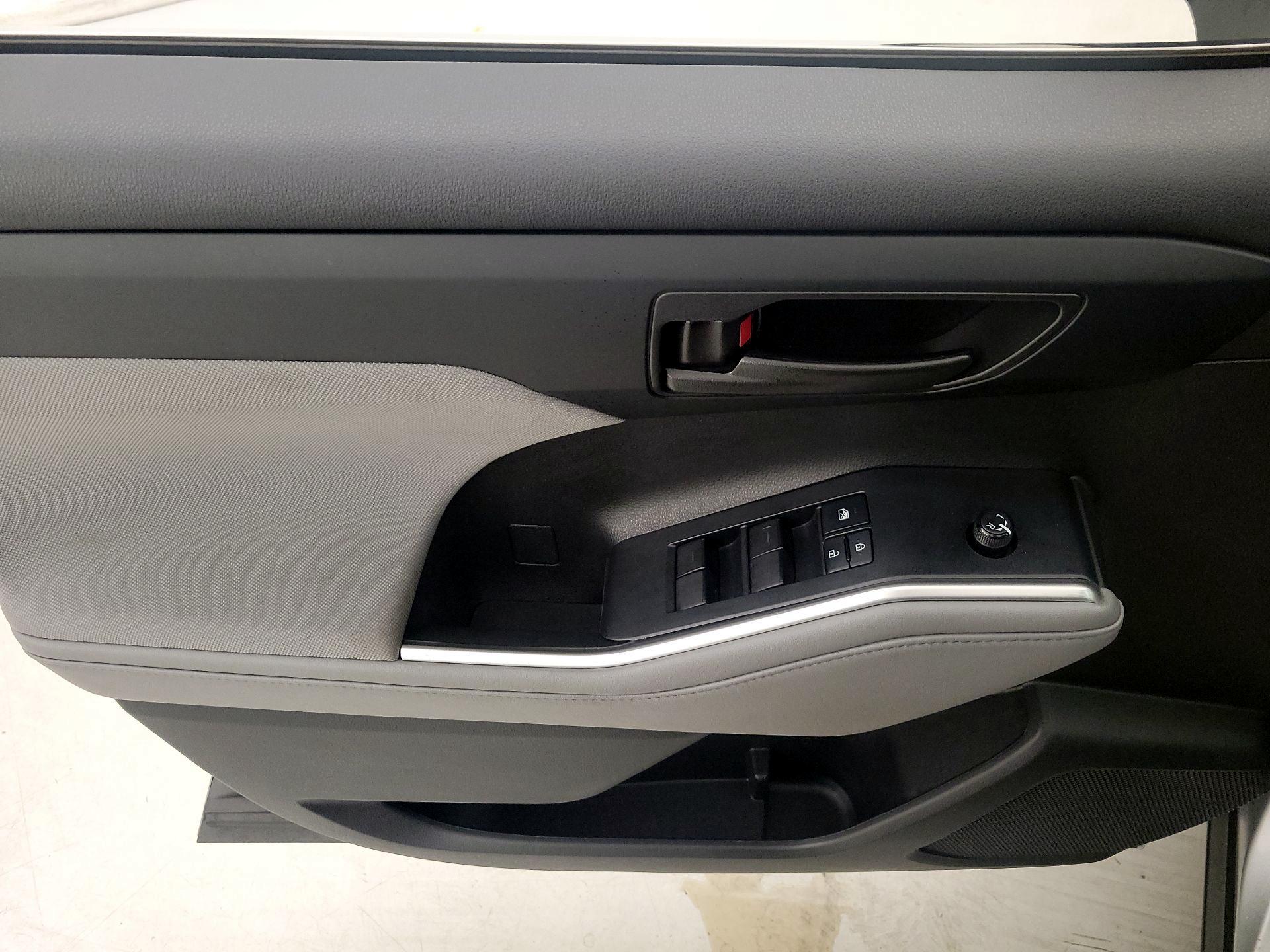 Thumbnail: 2022 Toyota Highlander - 12