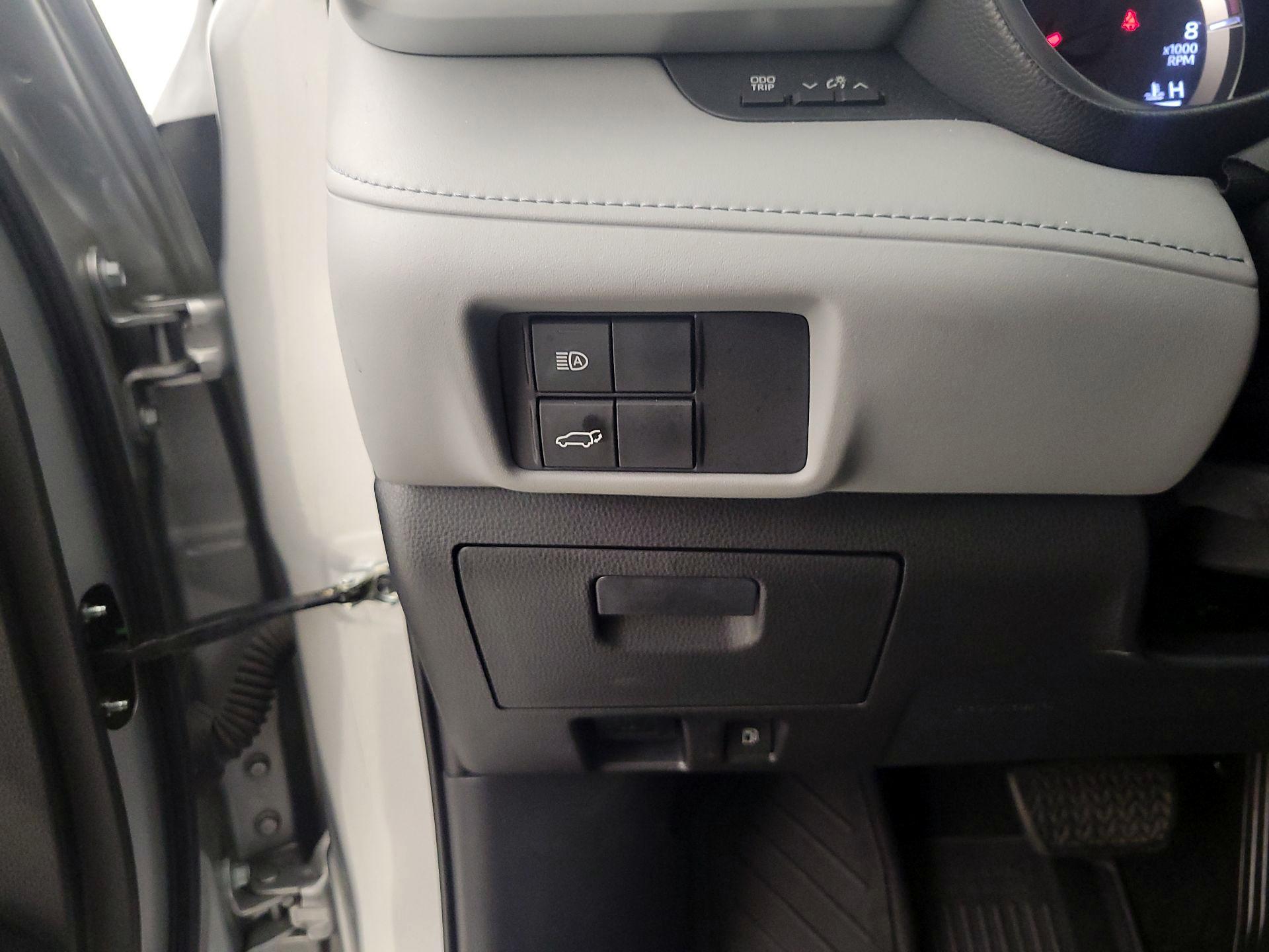 Thumbnail: 2022 Toyota Highlander - 13