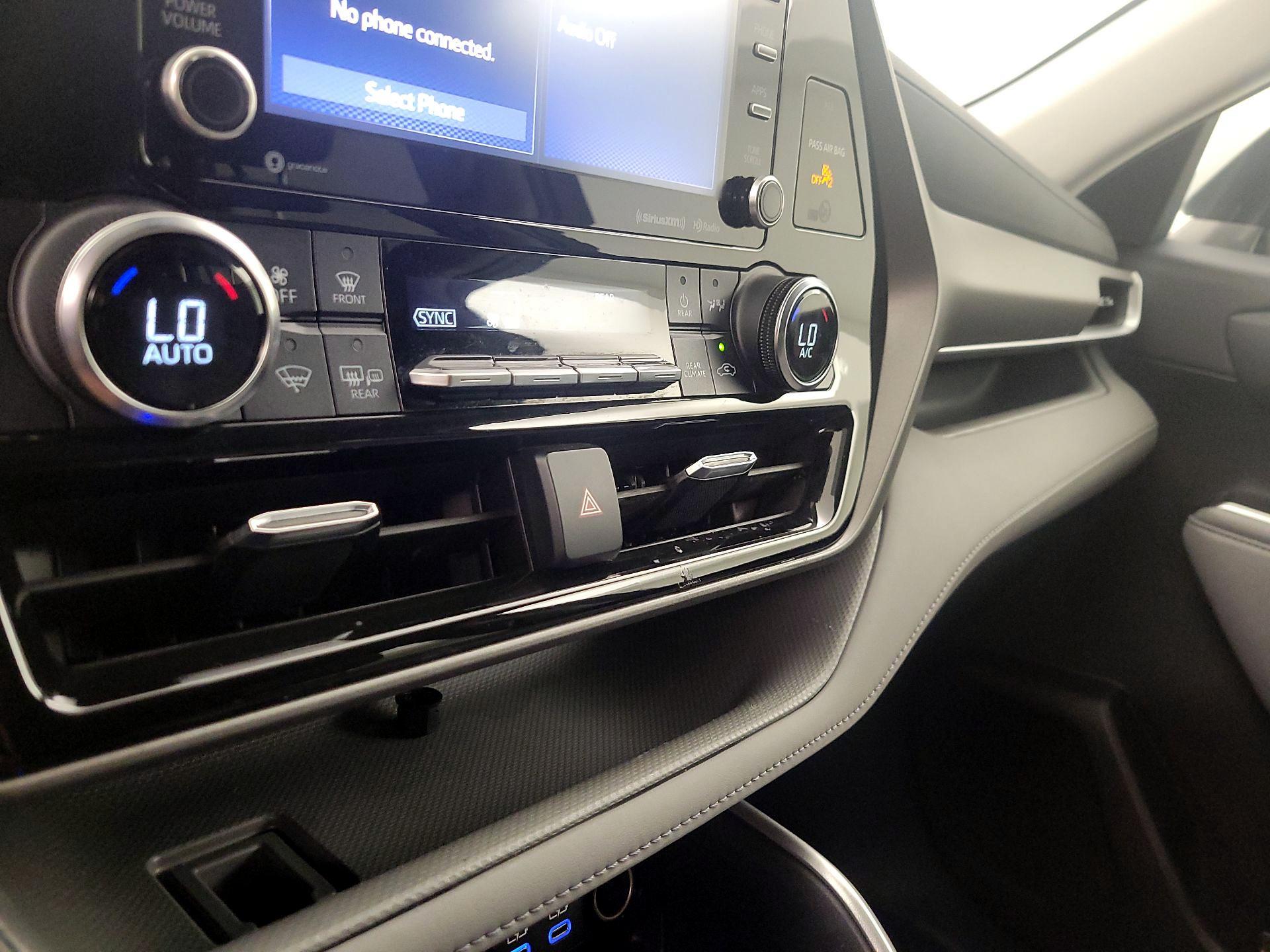 Thumbnail: 2022 Toyota Highlander - 16