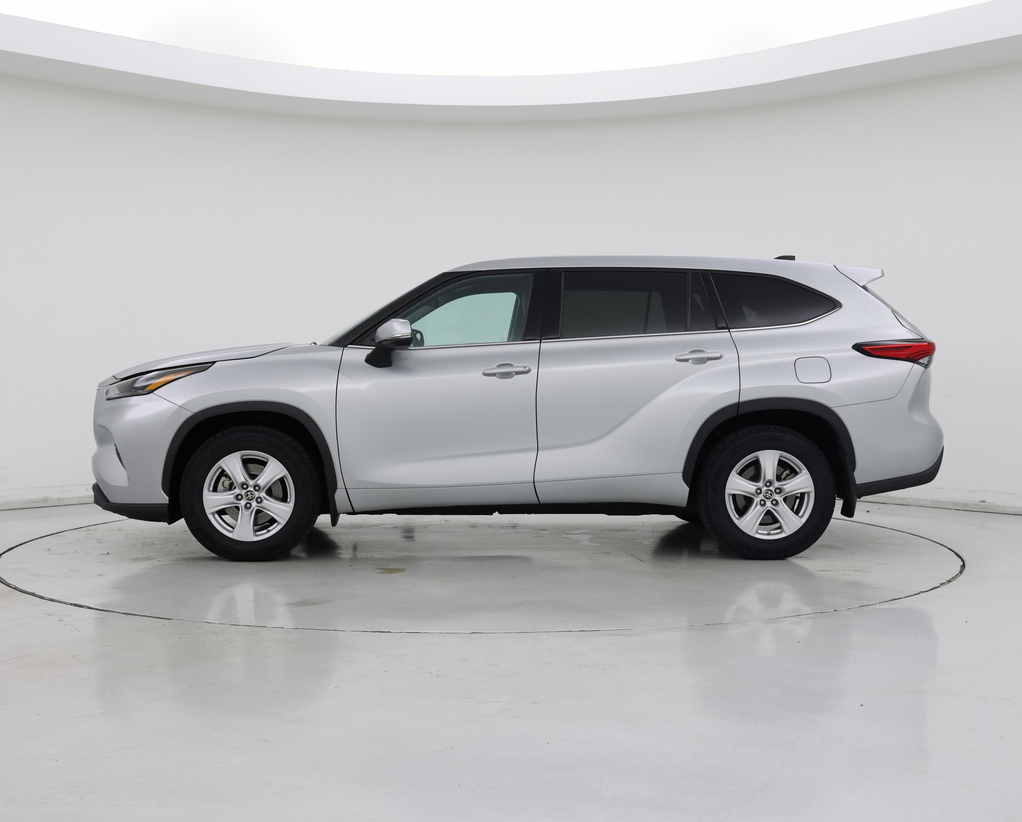 Thumbnail: 2022 Toyota Highlander - 3