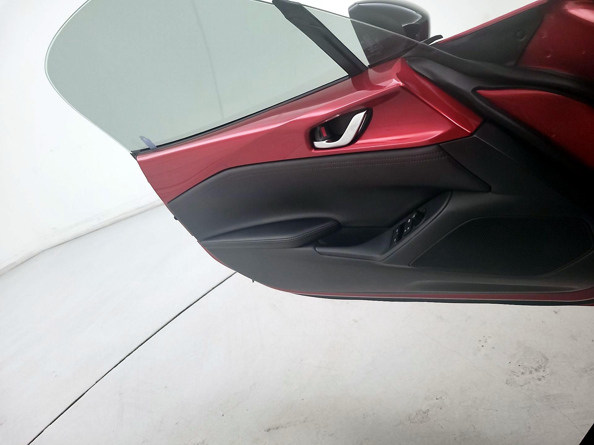 Thumbnail: 2016 Mazda MX-5 Miata - 12