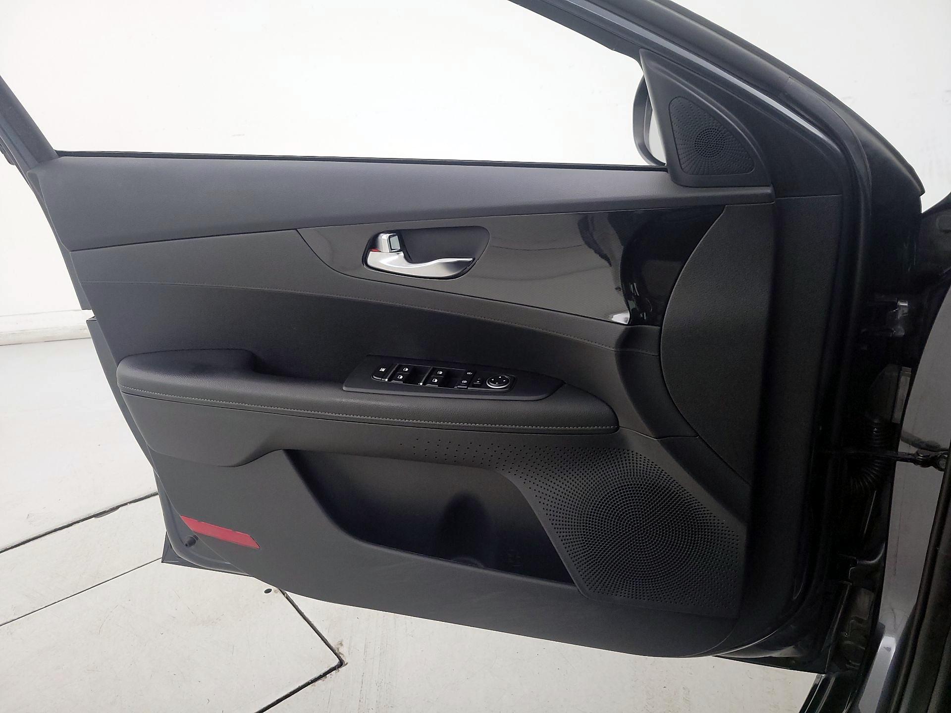 Thumbnail: 2021 Kia Forte - 12