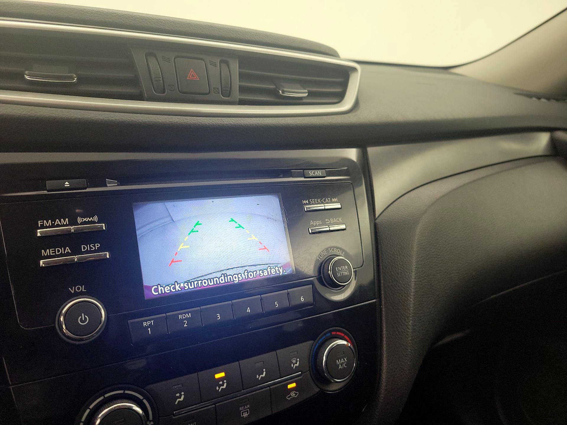 Thumbnail: 2016 Nissan Rogue - 15