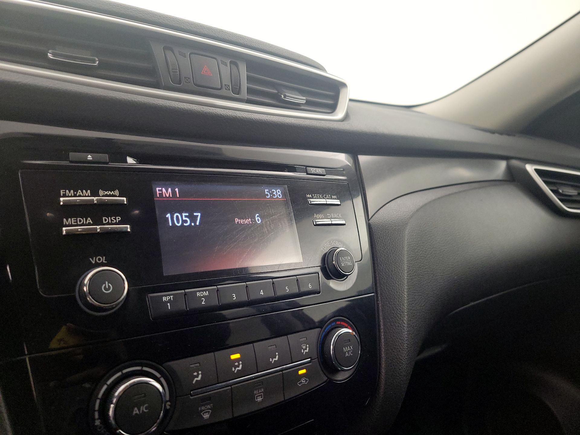 Thumbnail: 2016 Nissan Rogue - 16