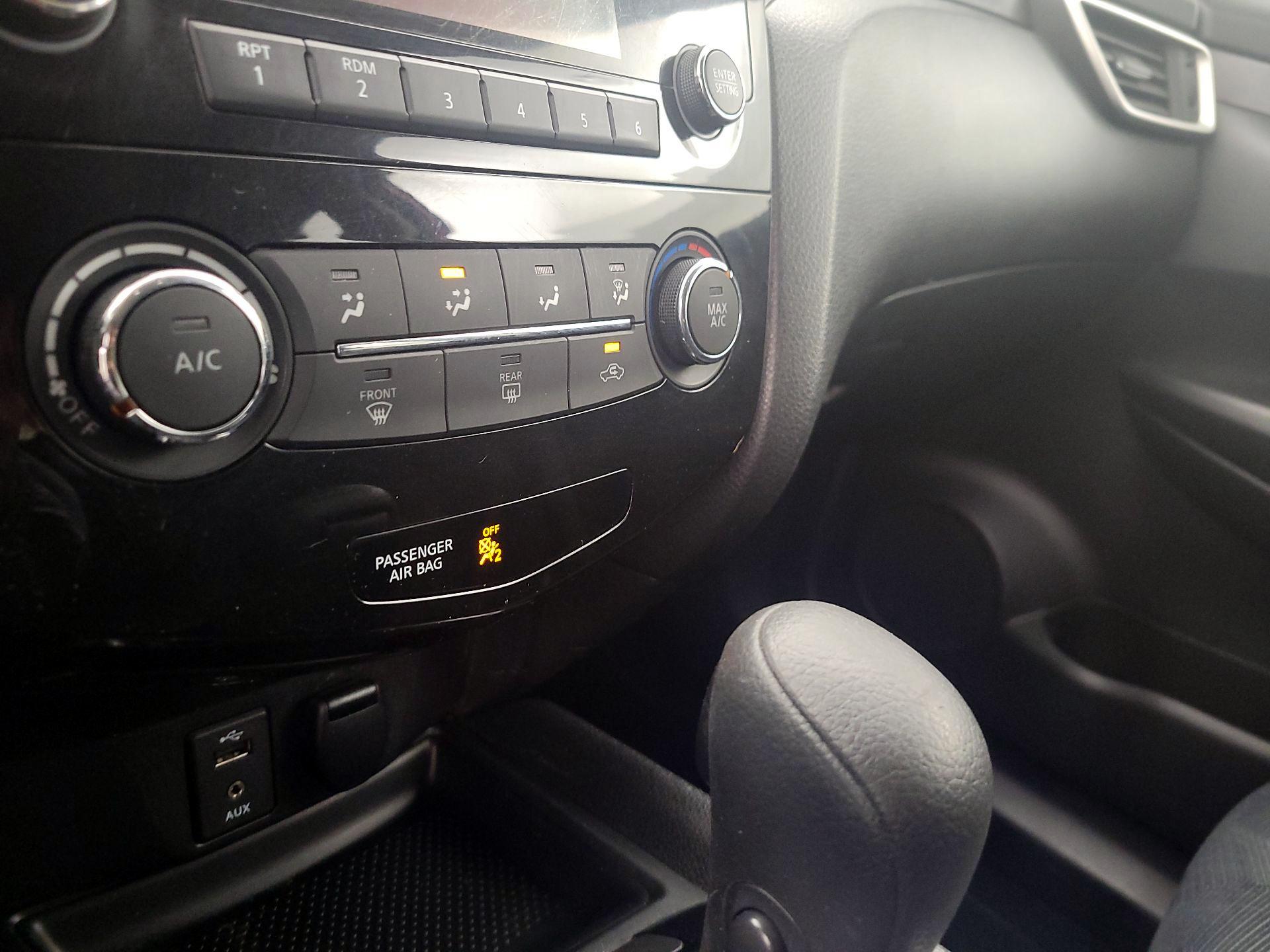 Thumbnail: 2016 Nissan Rogue - 17