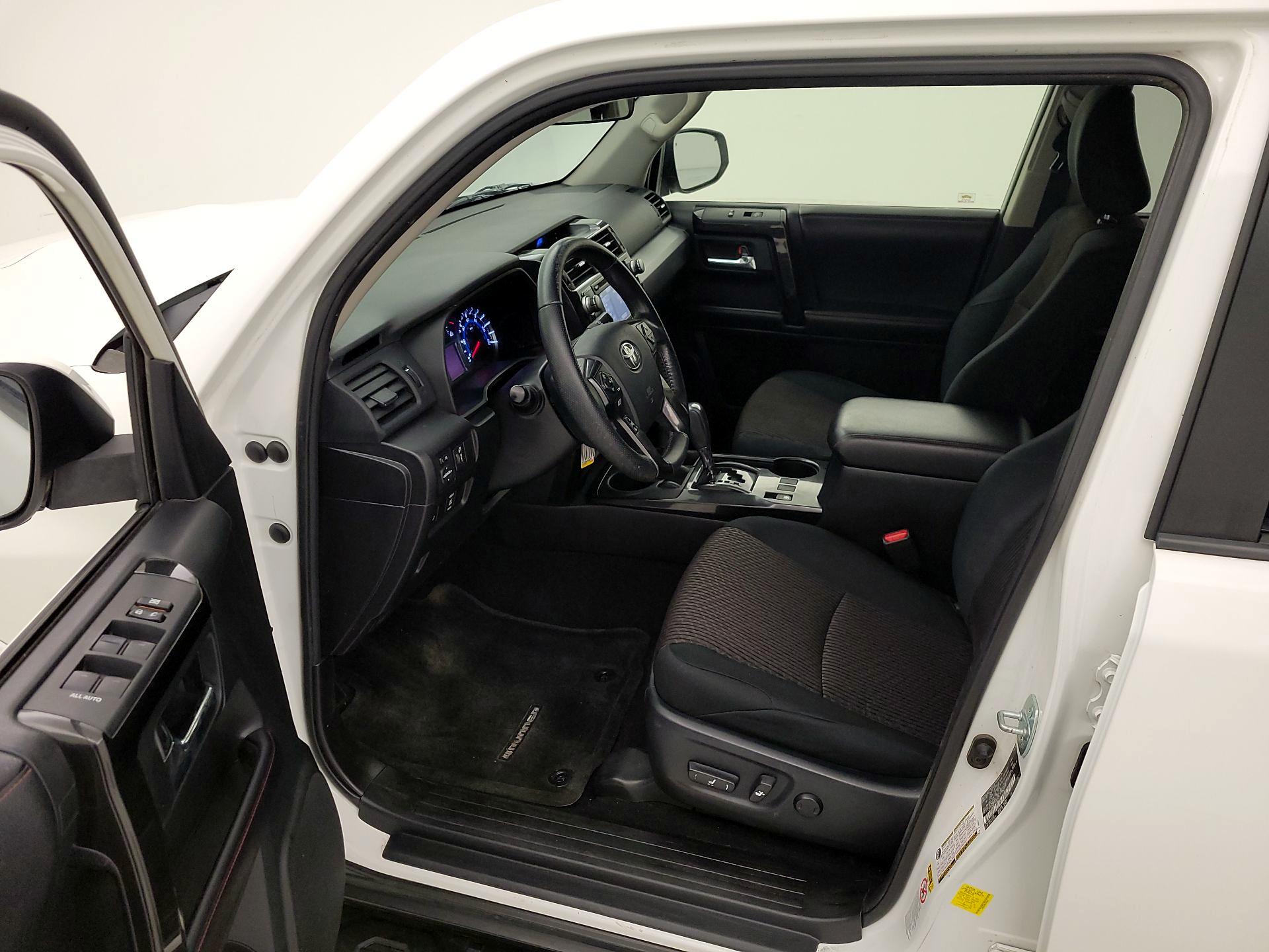 Thumbnail: 2016 Toyota 4Runner - 11