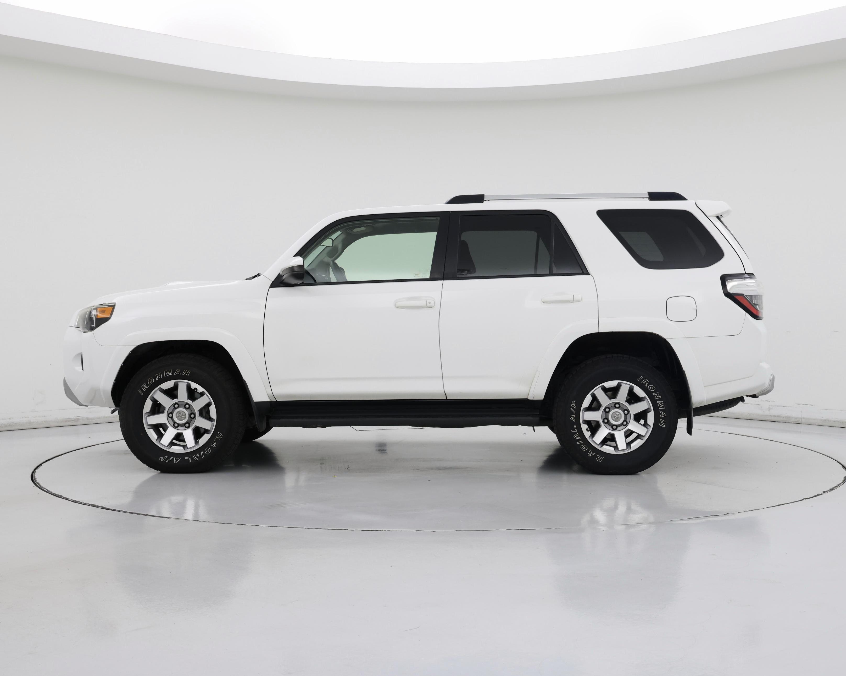 Thumbnail: 2016 Toyota 4Runner - 3