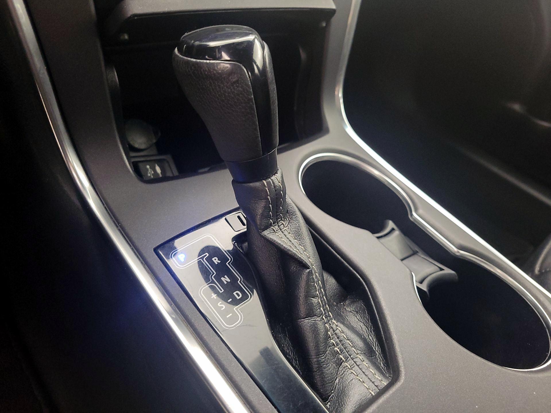 Thumbnail: 2016 Toyota Camry - 17