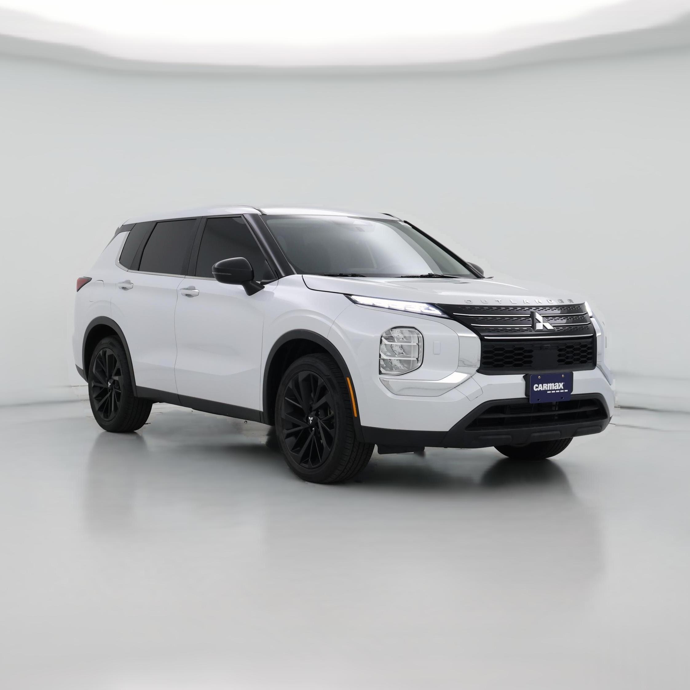 Thumbnail: 2022 Mitsubishi Outlander - 1