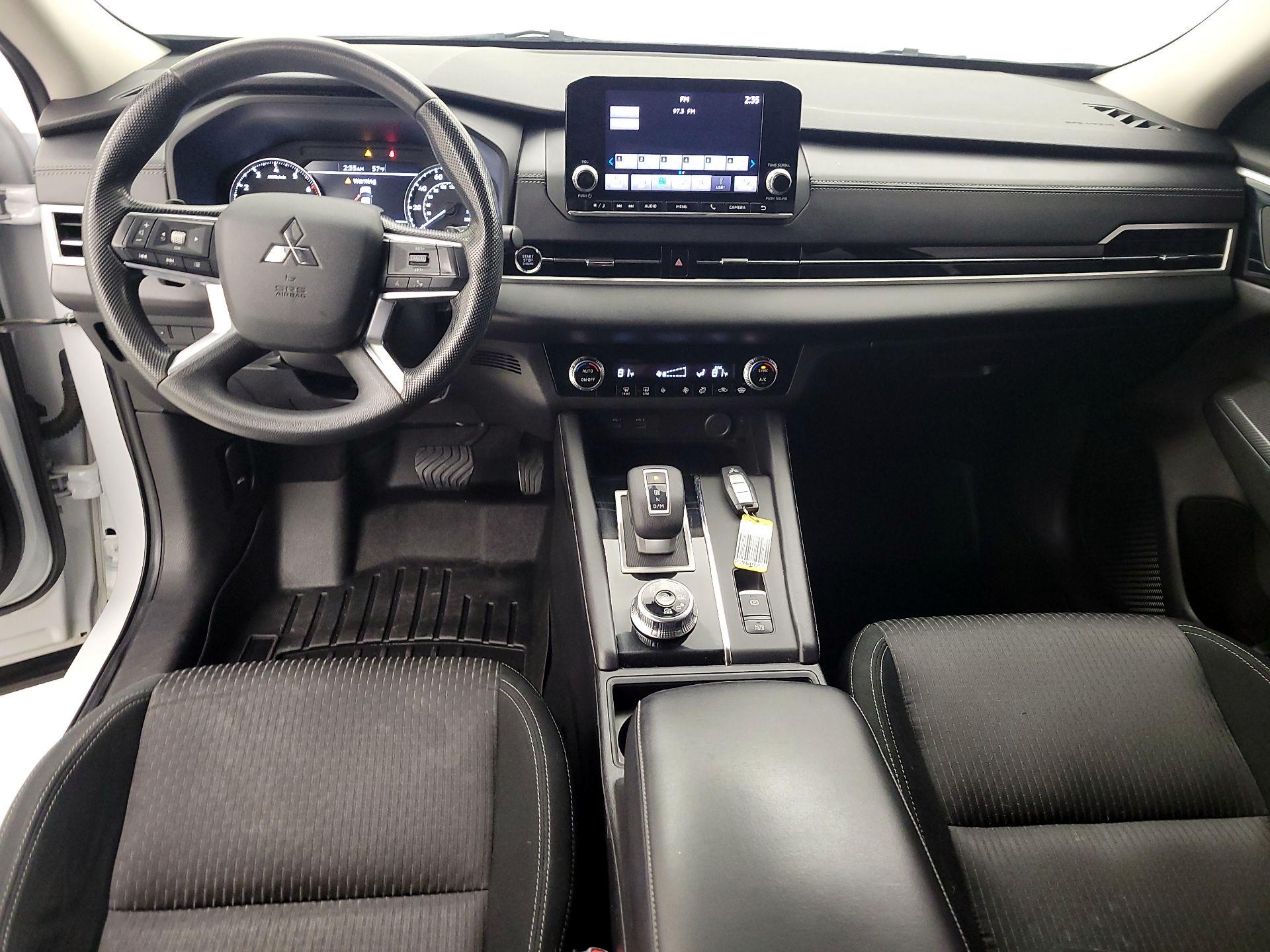 Thumbnail: 2022 Mitsubishi Outlander - 9