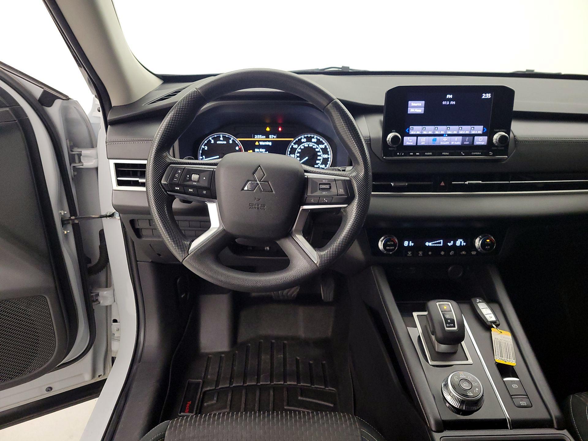 Thumbnail: 2022 Mitsubishi Outlander - 10