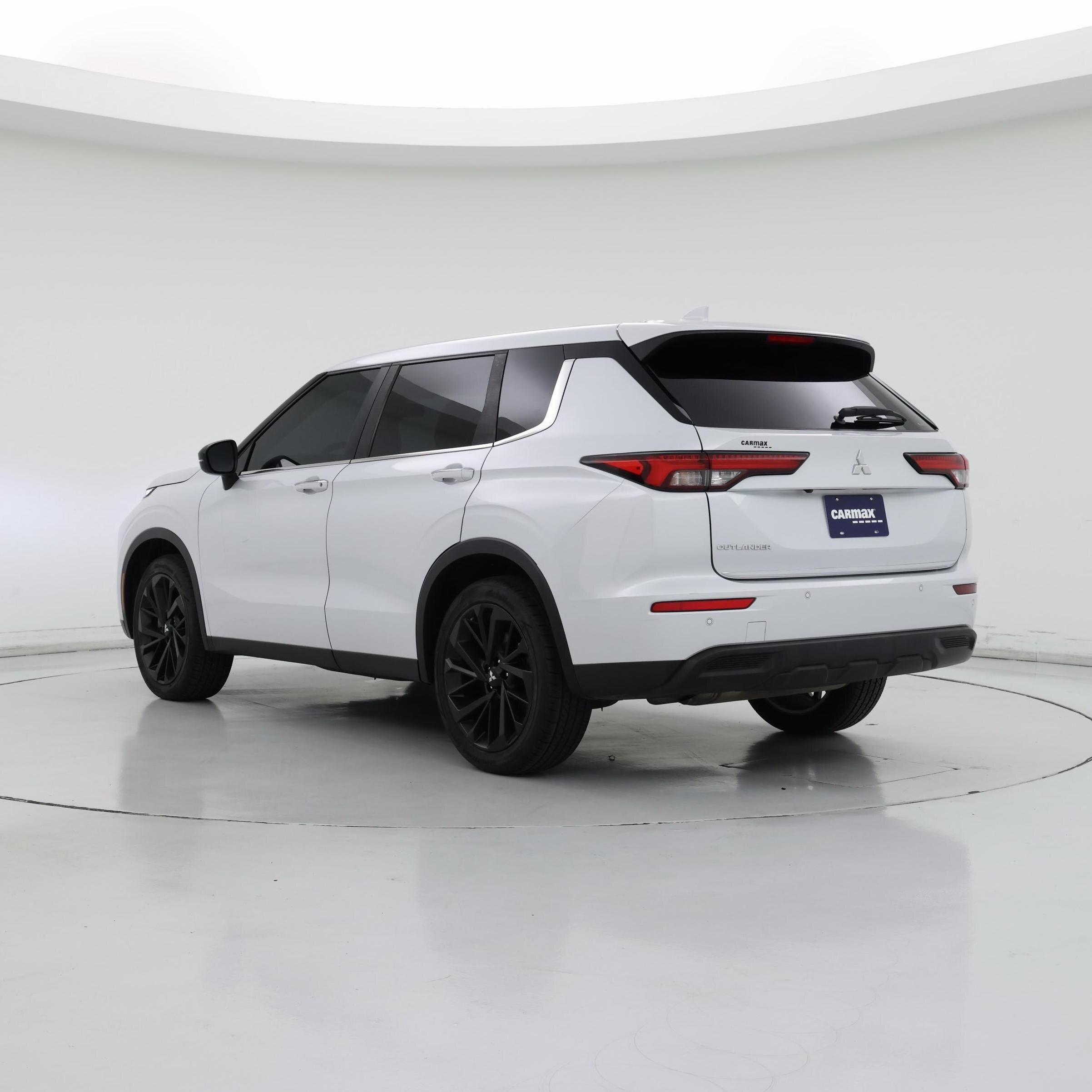 Thumbnail: 2022 Mitsubishi Outlander - 2