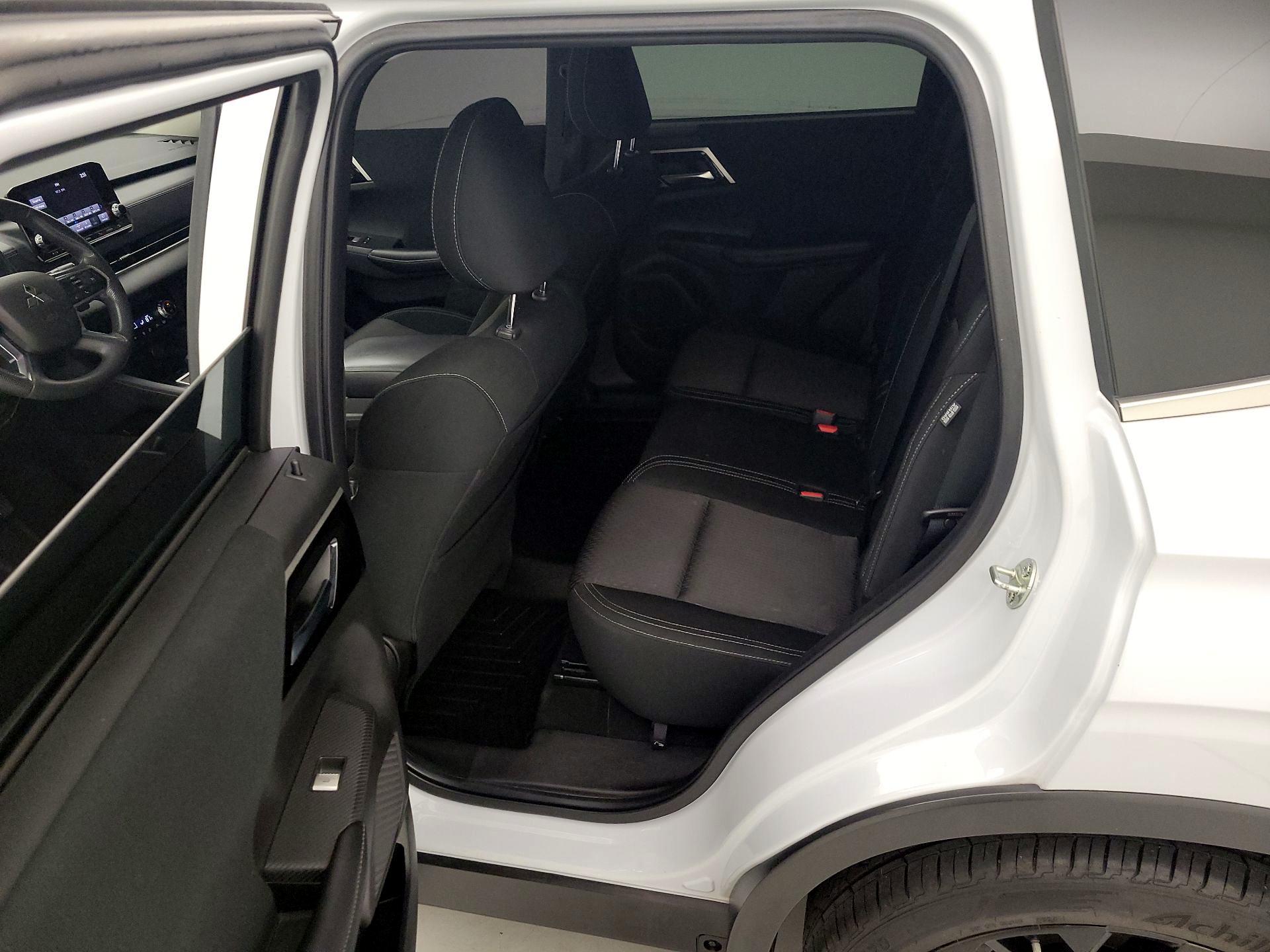 Thumbnail: 2022 Mitsubishi Outlander - 19