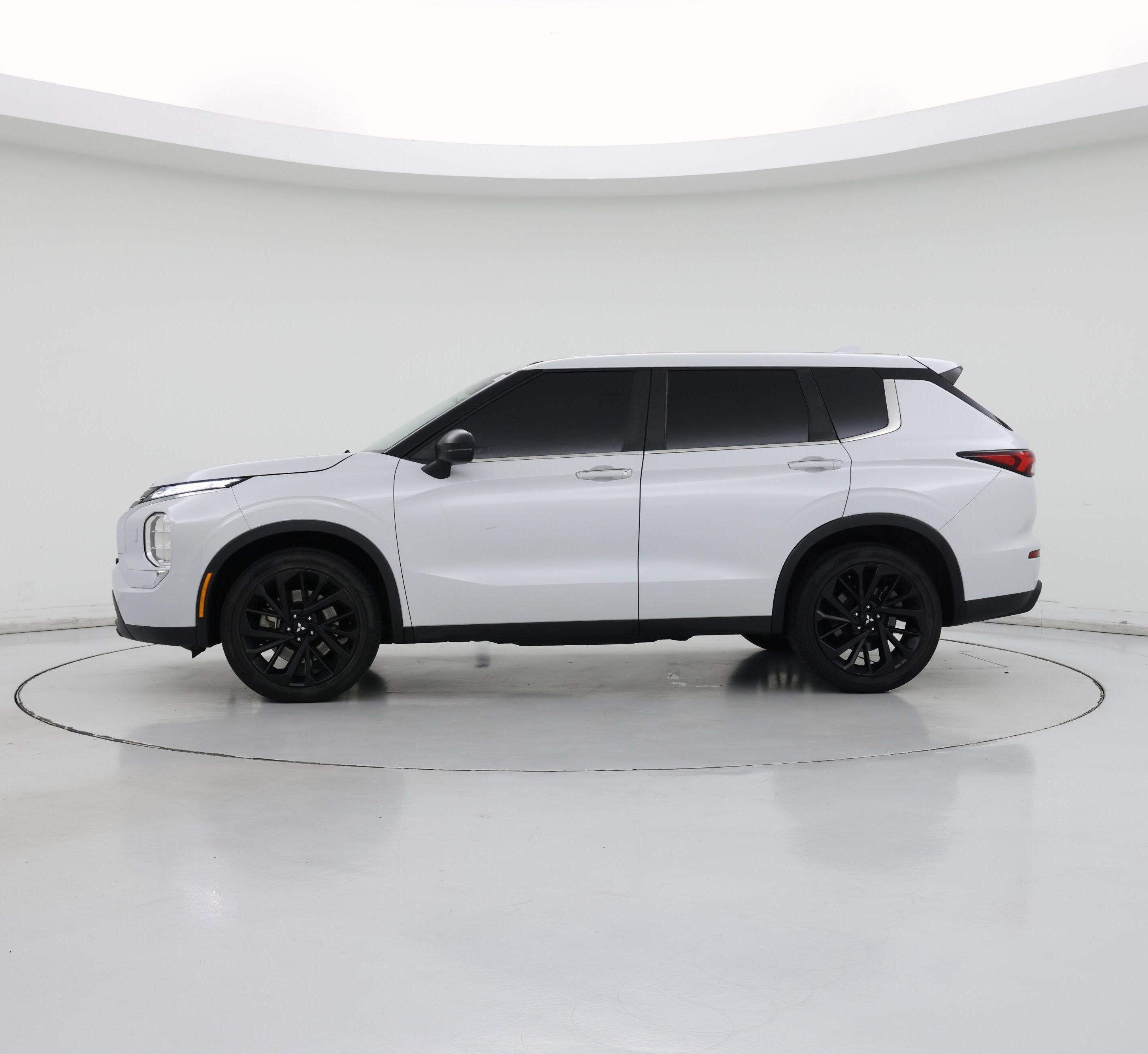 Thumbnail: 2022 Mitsubishi Outlander - 3