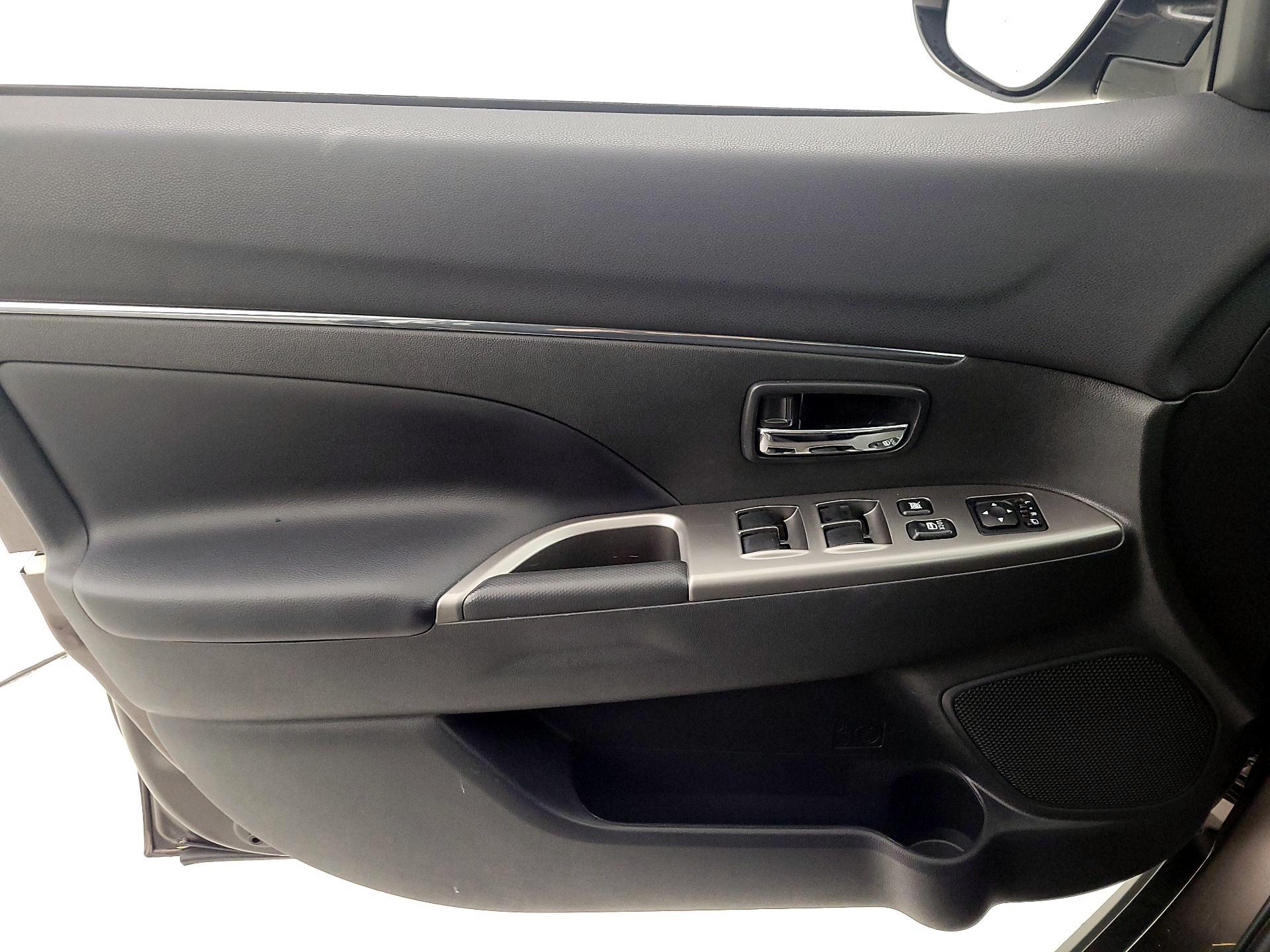 Thumbnail: 2018 Mitsubishi Outlander Sport - 12