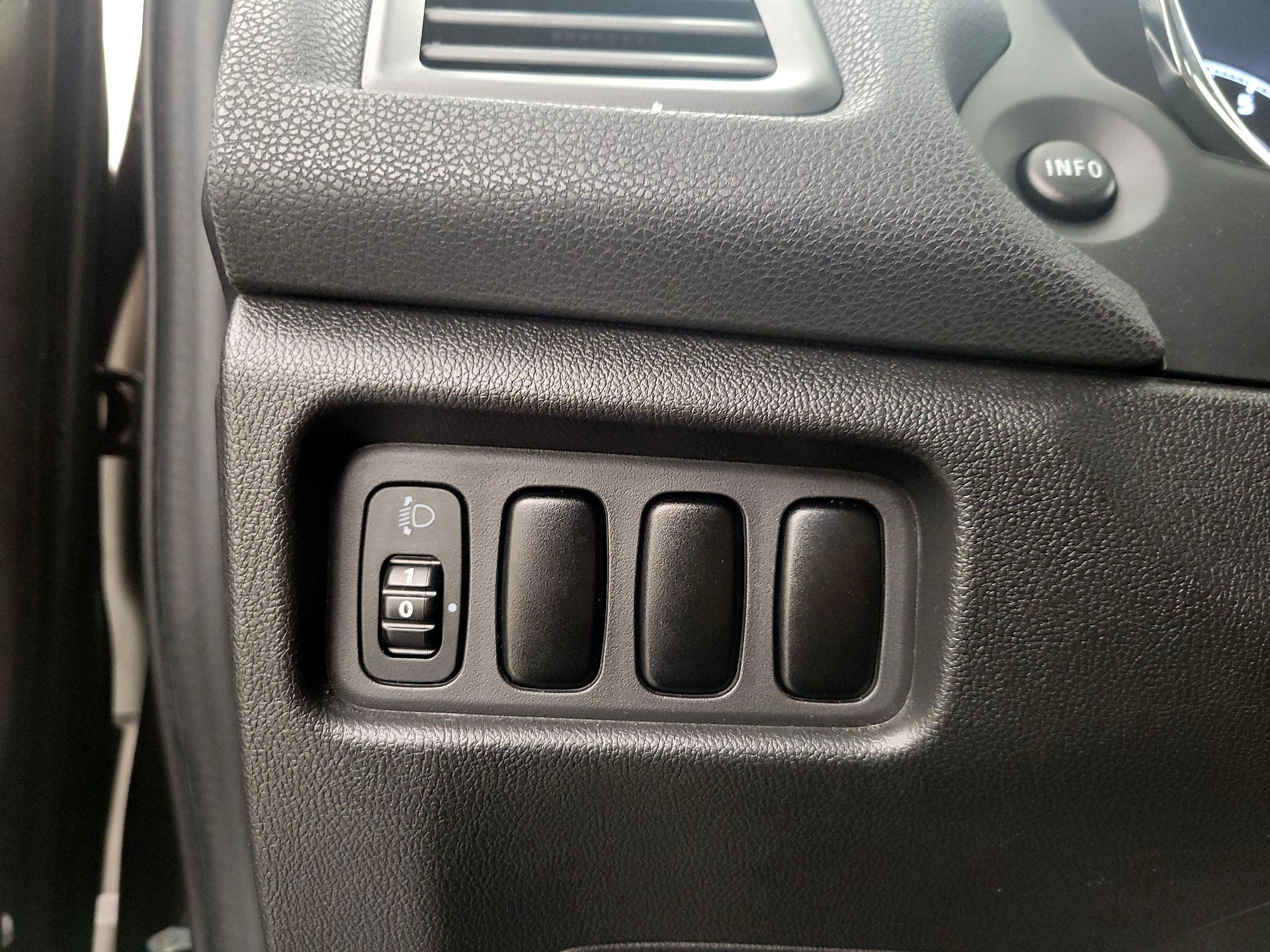 Thumbnail: 2018 Mitsubishi Outlander Sport - 13