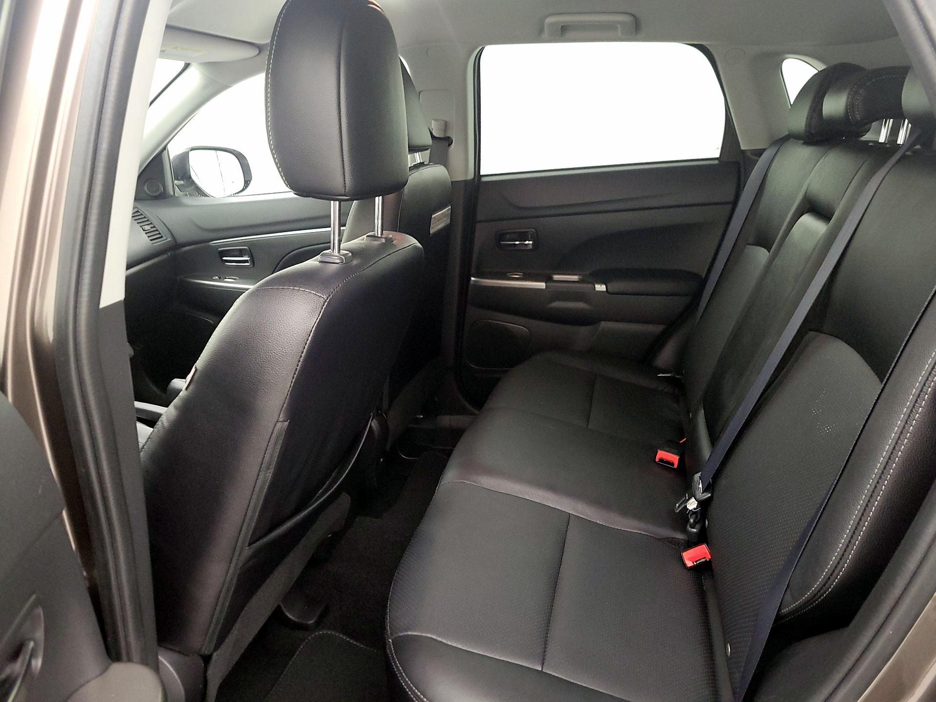 Thumbnail: 2018 Mitsubishi Outlander Sport - 19