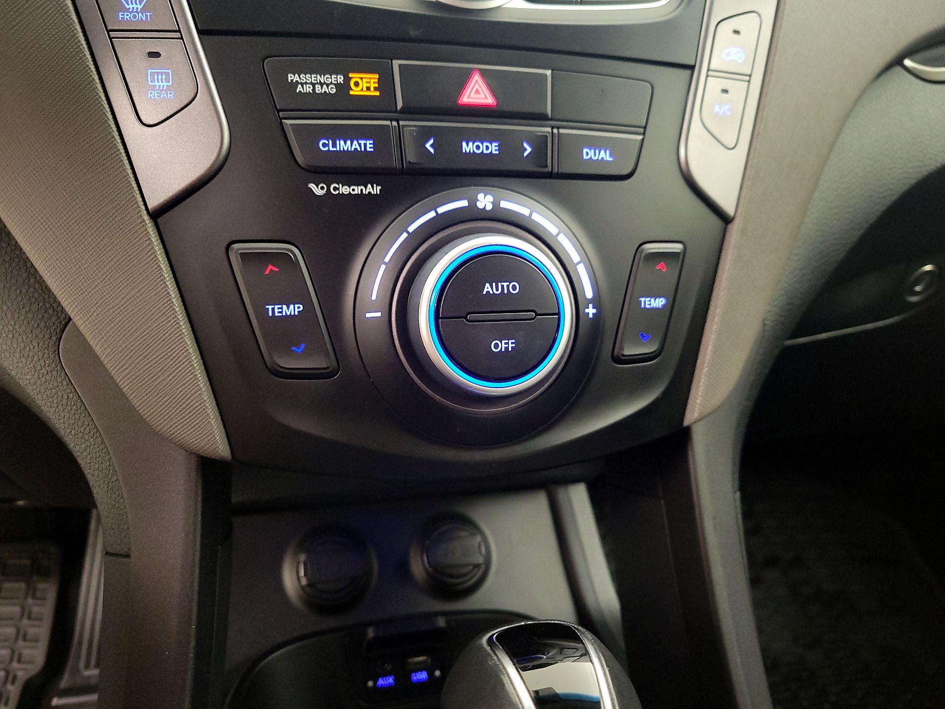 Thumbnail: 2015 Hyundai Santa Fe - 17