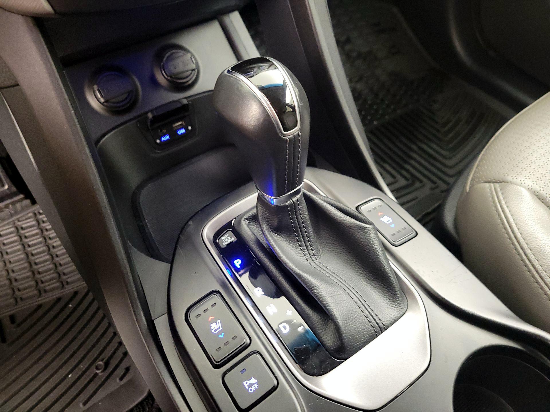 Thumbnail: 2015 Hyundai Santa Fe - 18