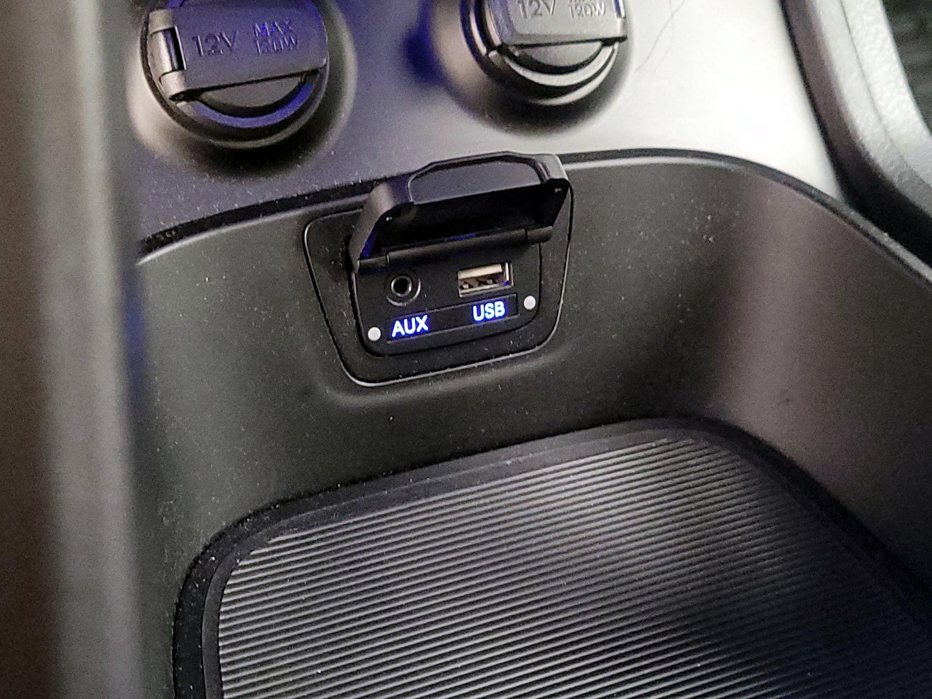 Thumbnail: 2015 Hyundai Santa Fe - 19