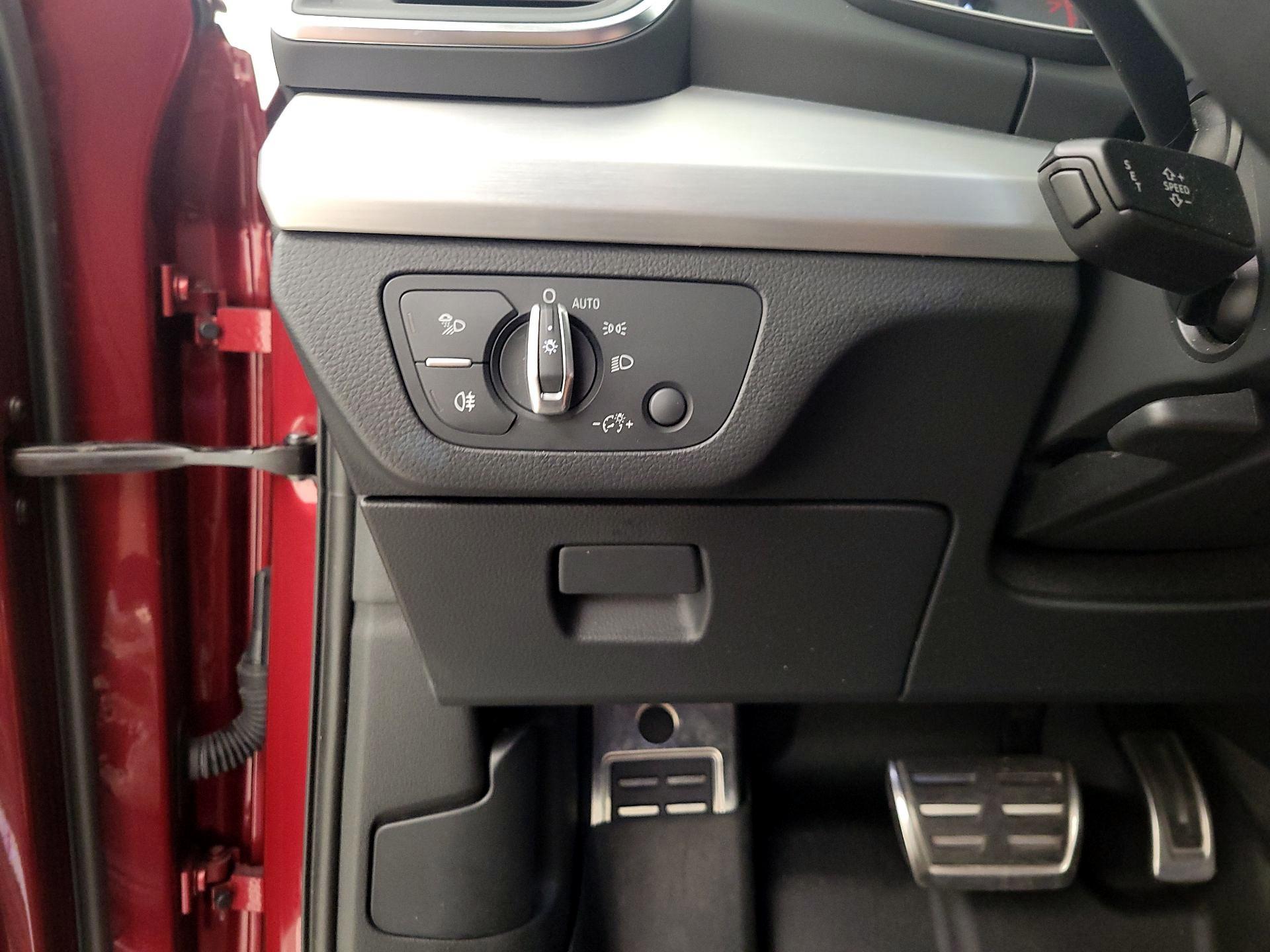 Thumbnail: 2018 Audi SQ5 - 13