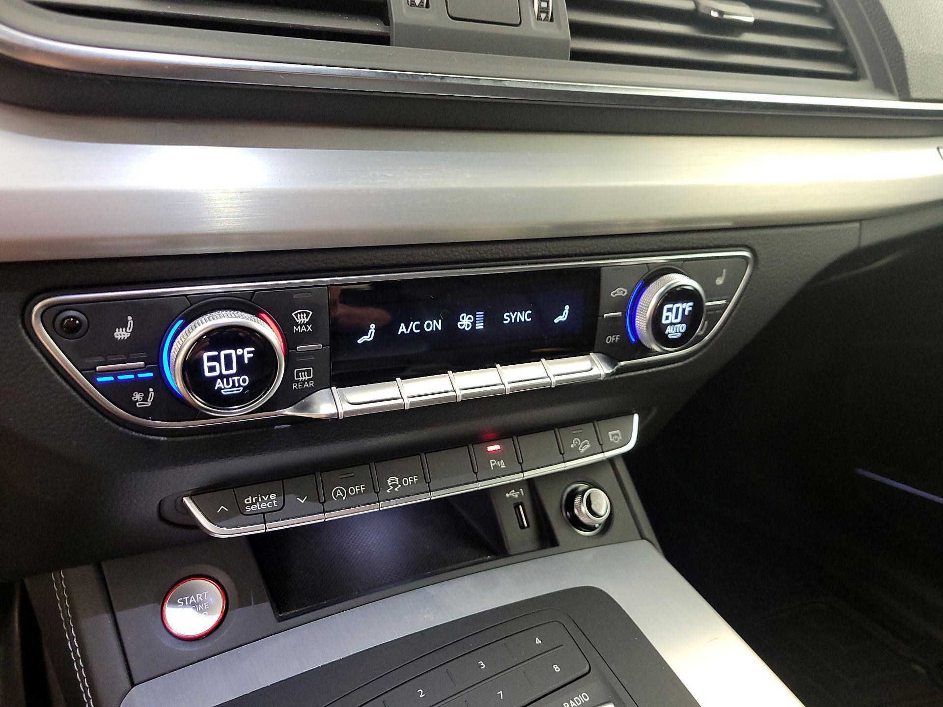 Thumbnail: 2018 Audi SQ5 - 16