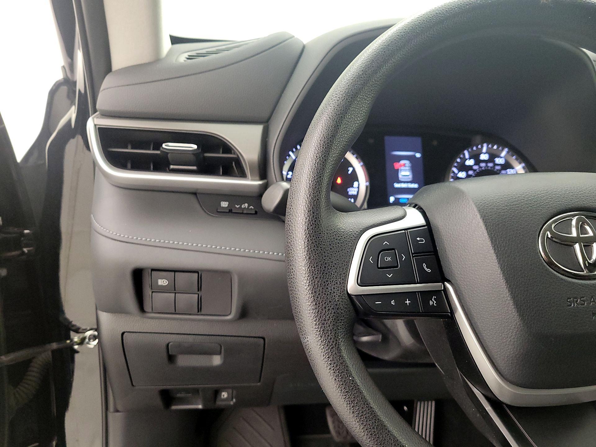 Thumbnail: 2022 Toyota Highlander - 13