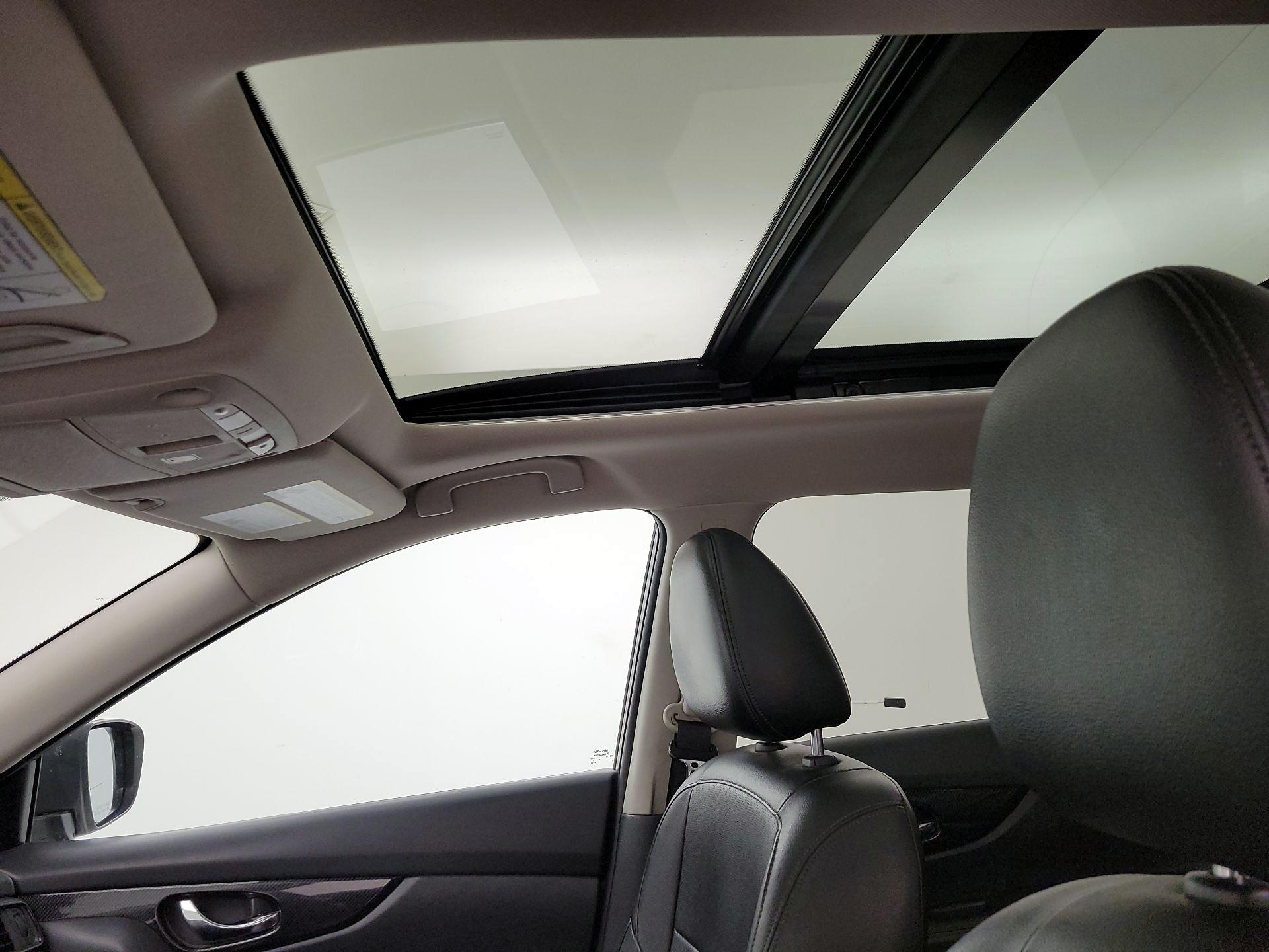 Thumbnail: 2017 Nissan Rogue - 20